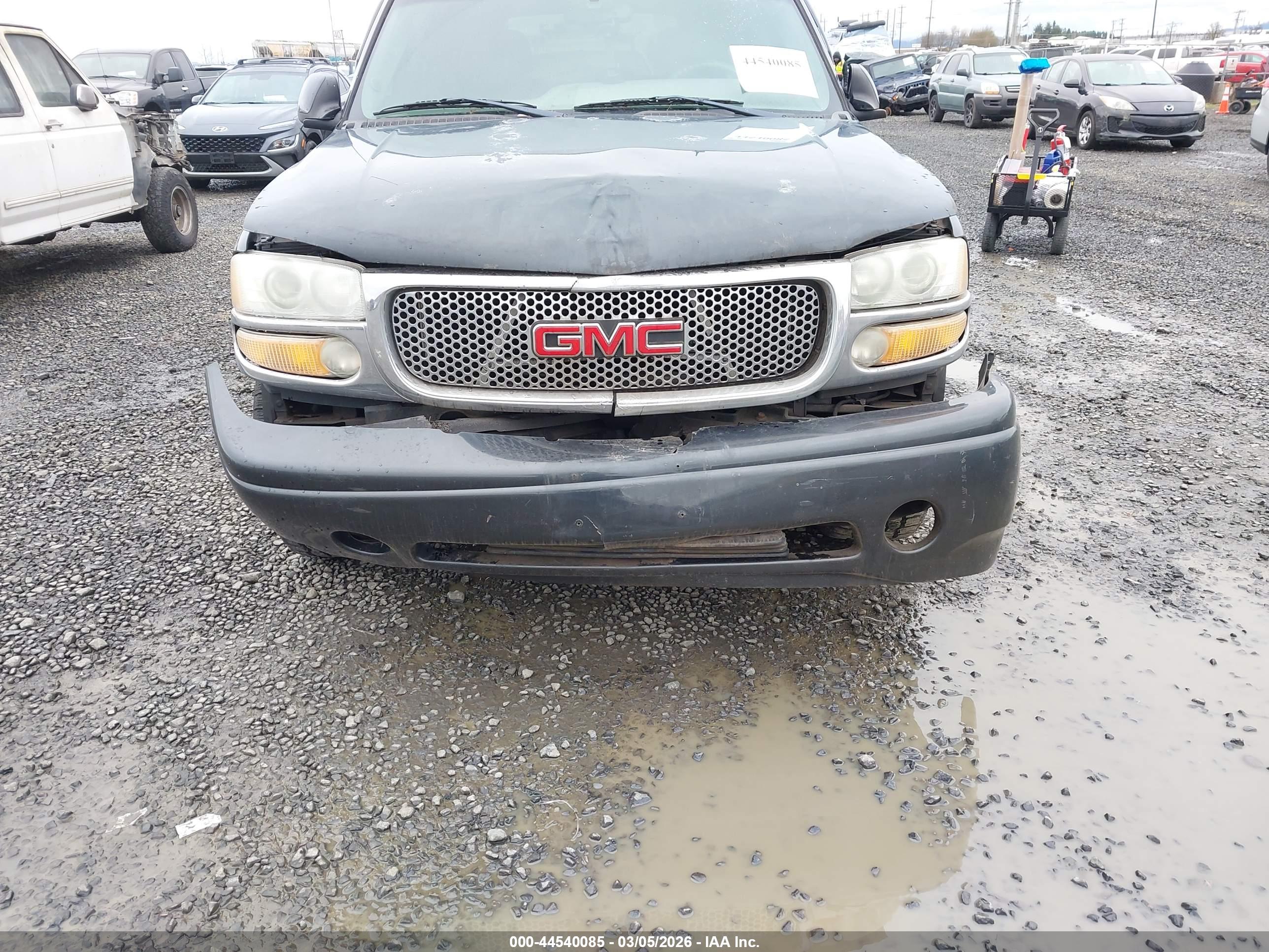 GMC YUKON image 6