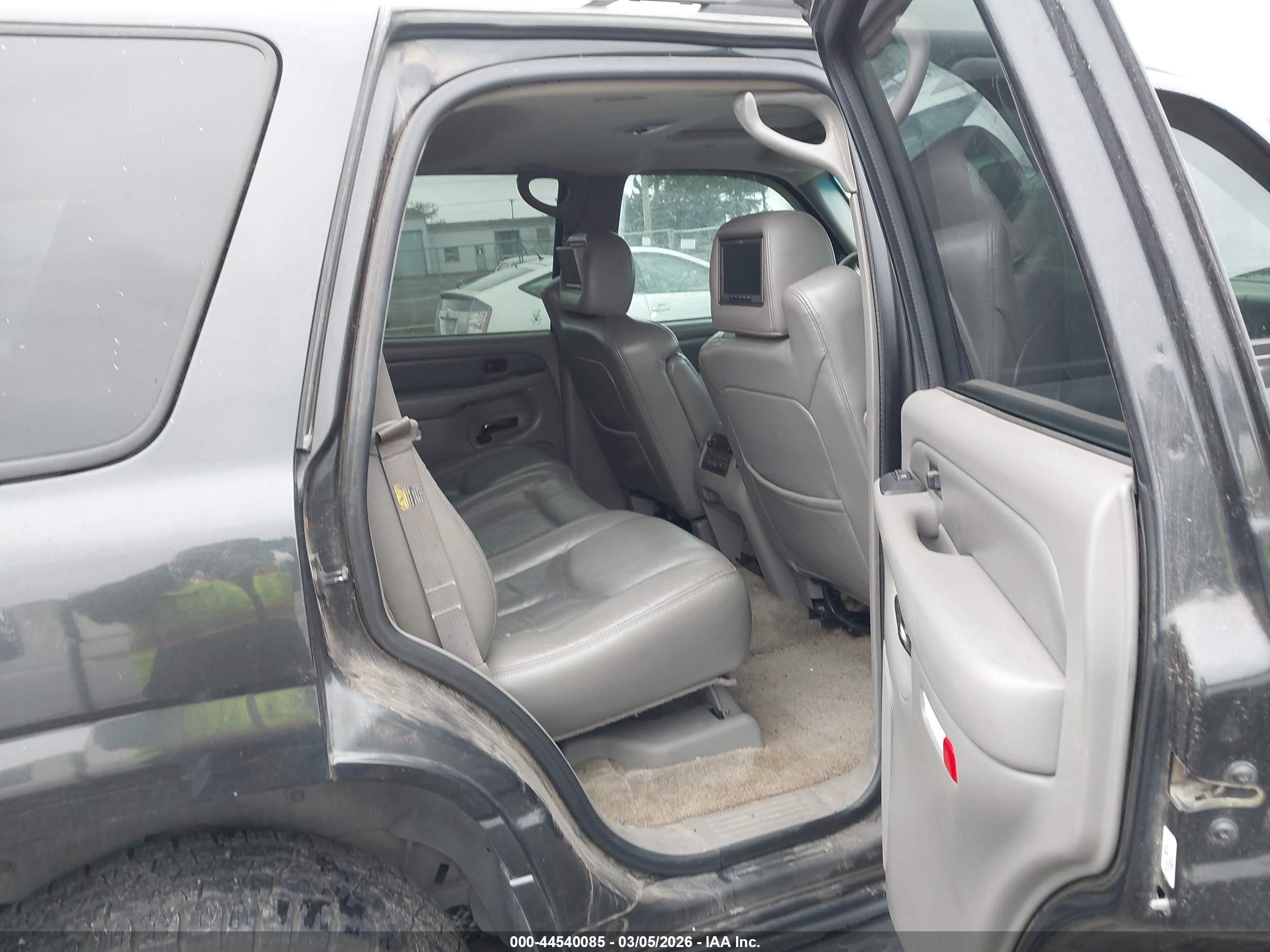 GMC YUKON image 8
