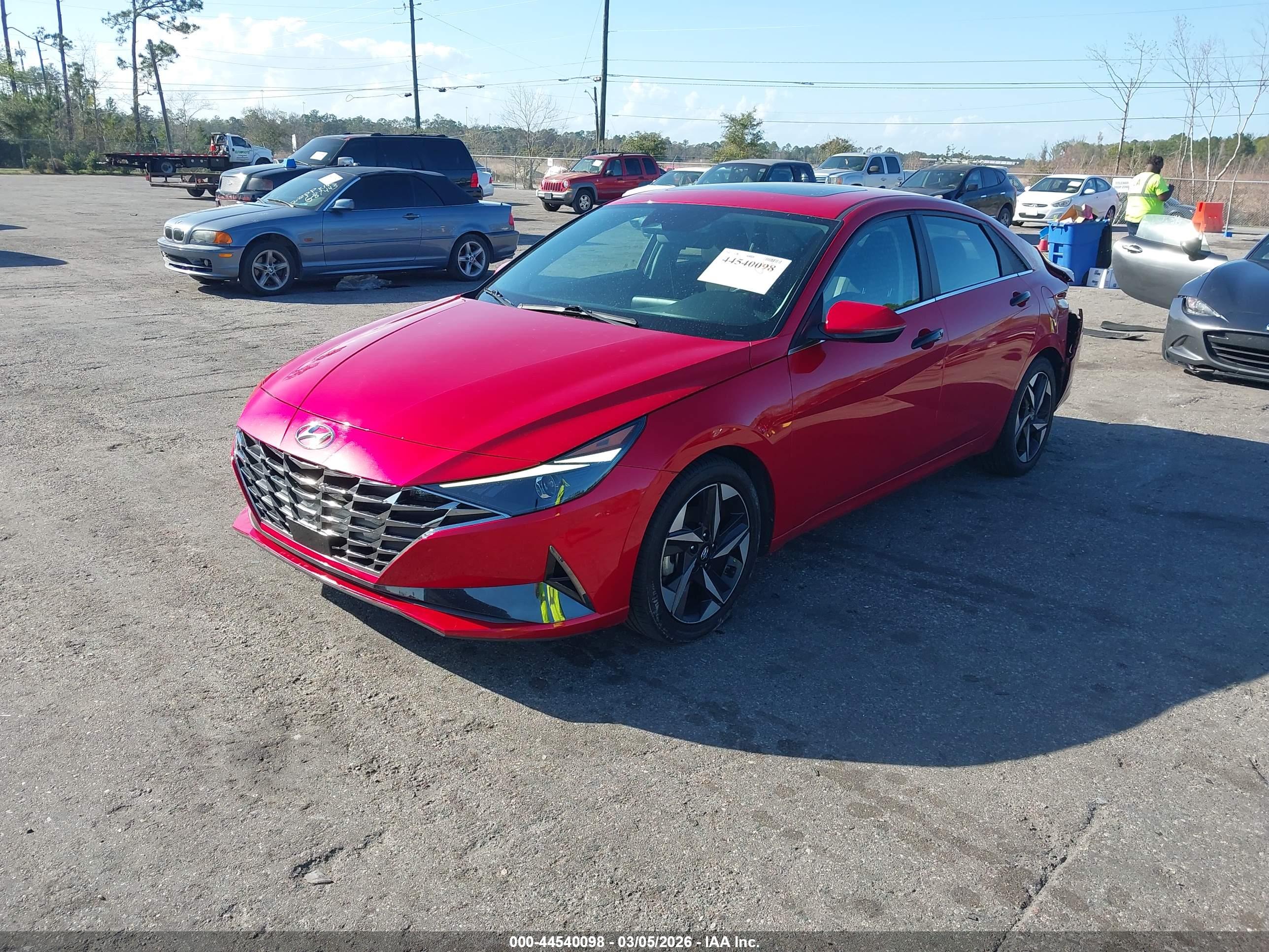 HYUNDAI ELANTRA image 2