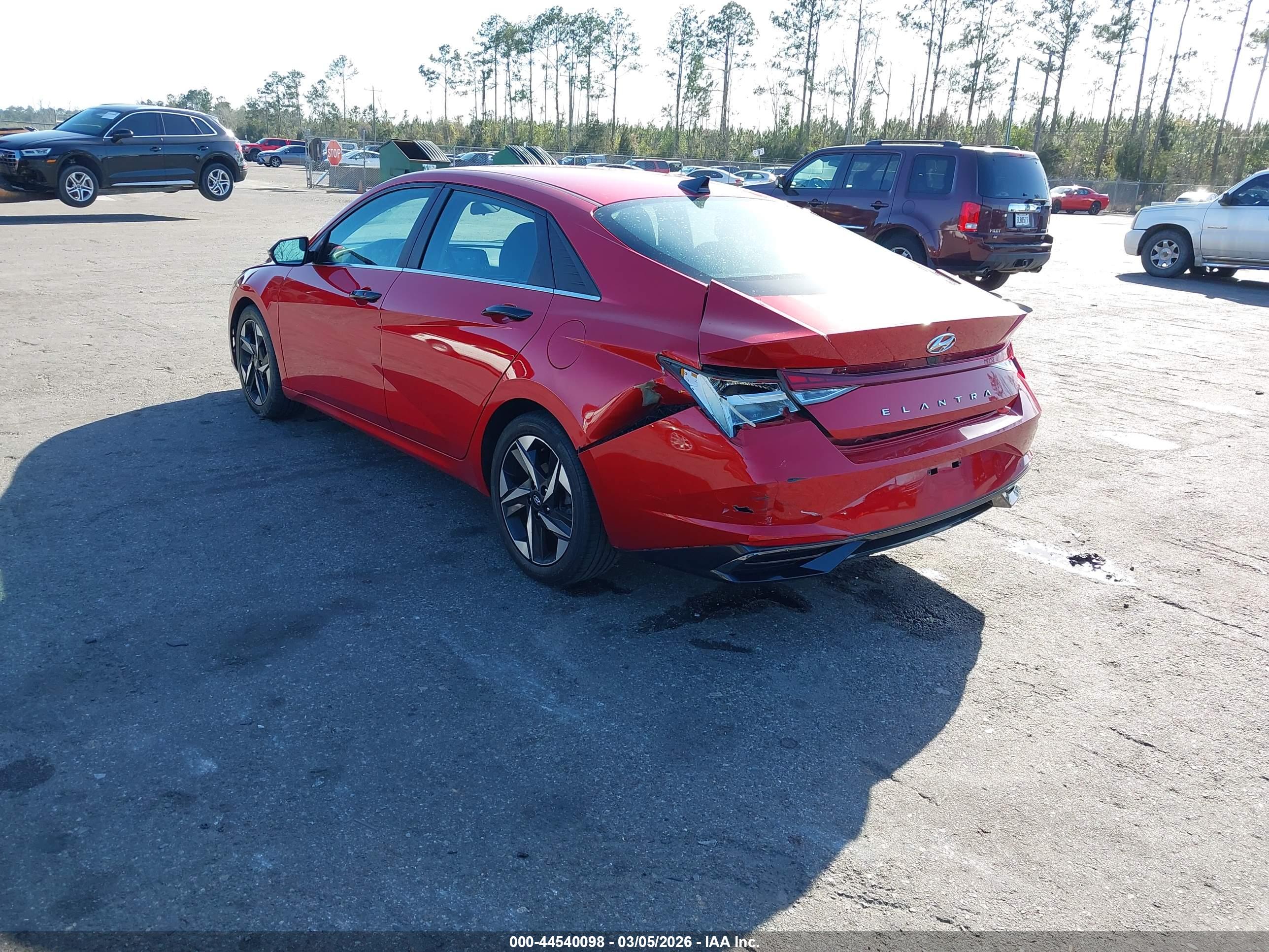 HYUNDAI ELANTRA image 3