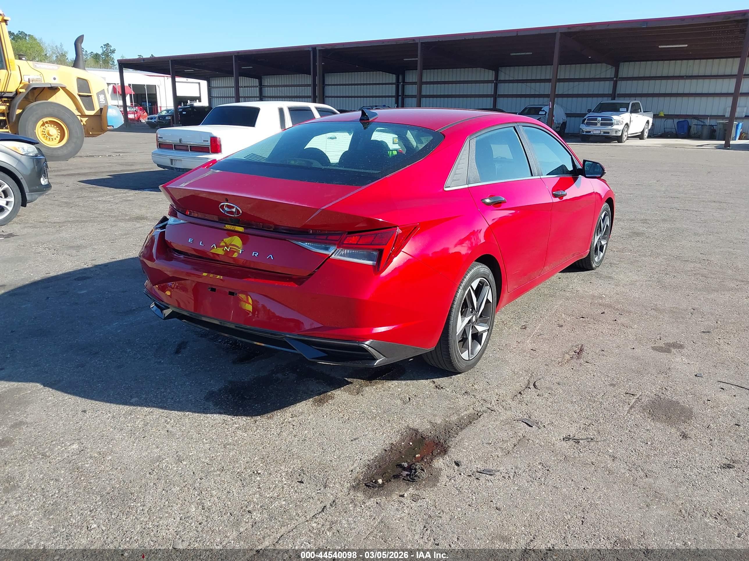 HYUNDAI ELANTRA image 4