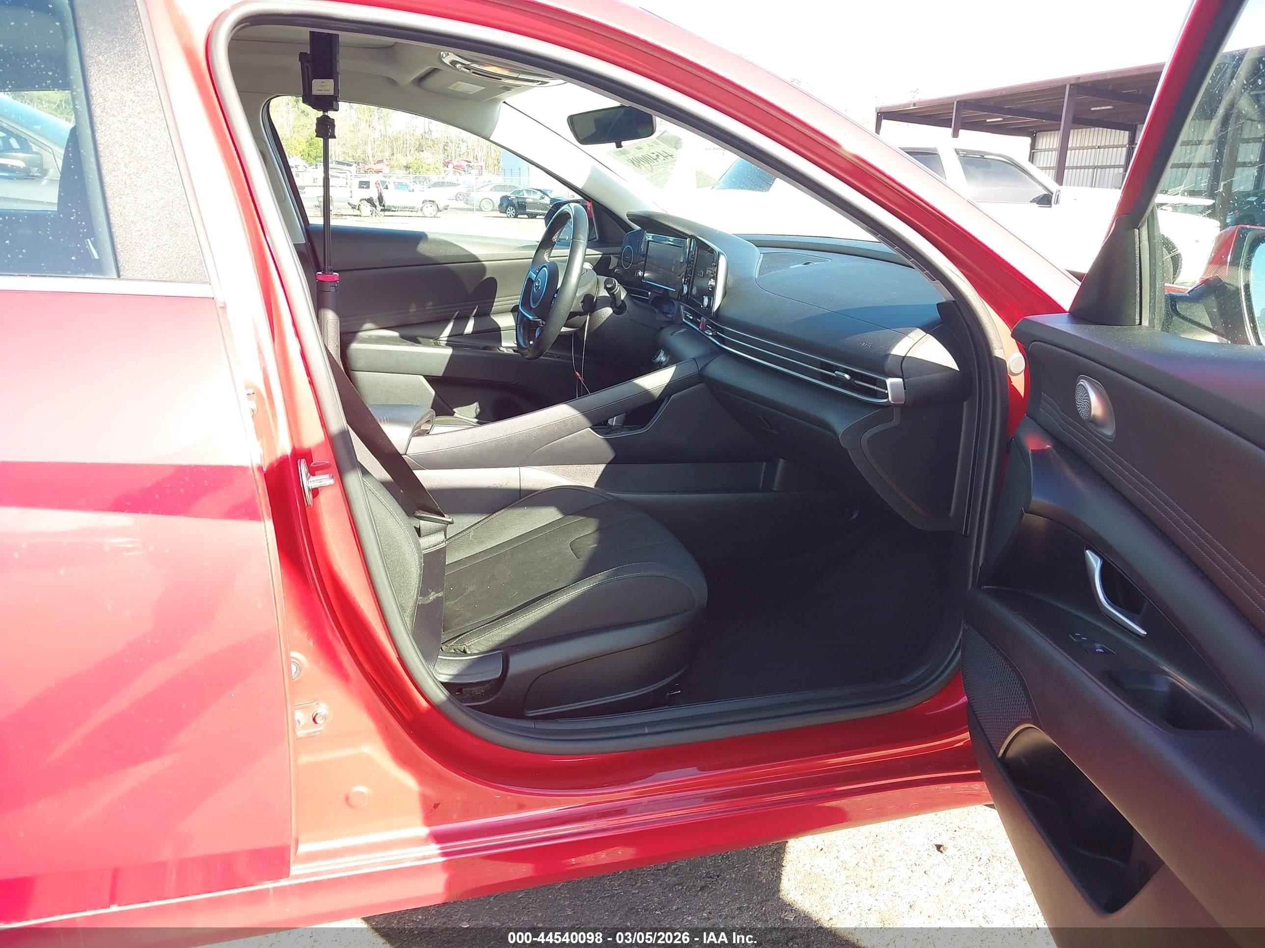 HYUNDAI ELANTRA image 5