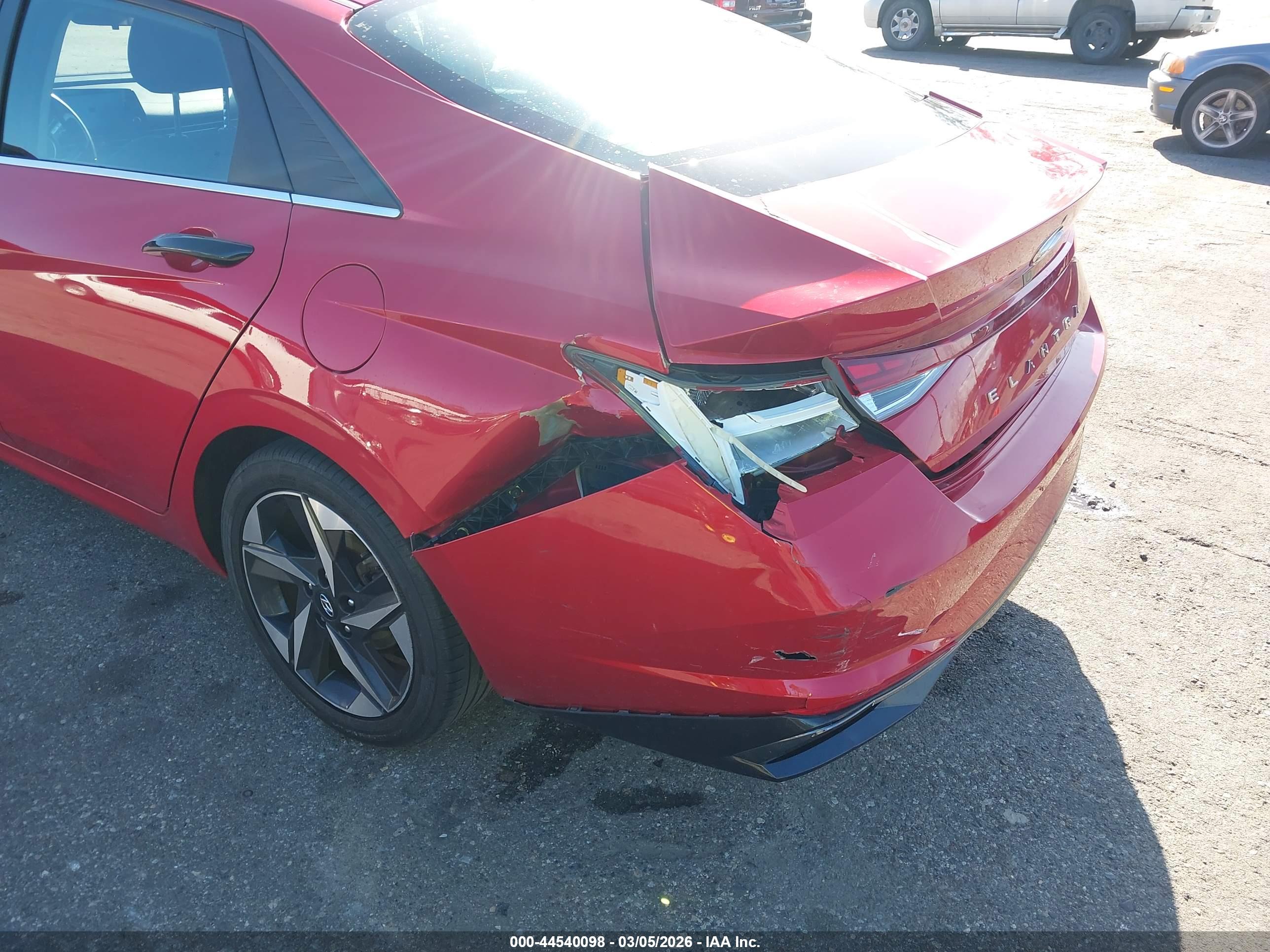 HYUNDAI ELANTRA image 6