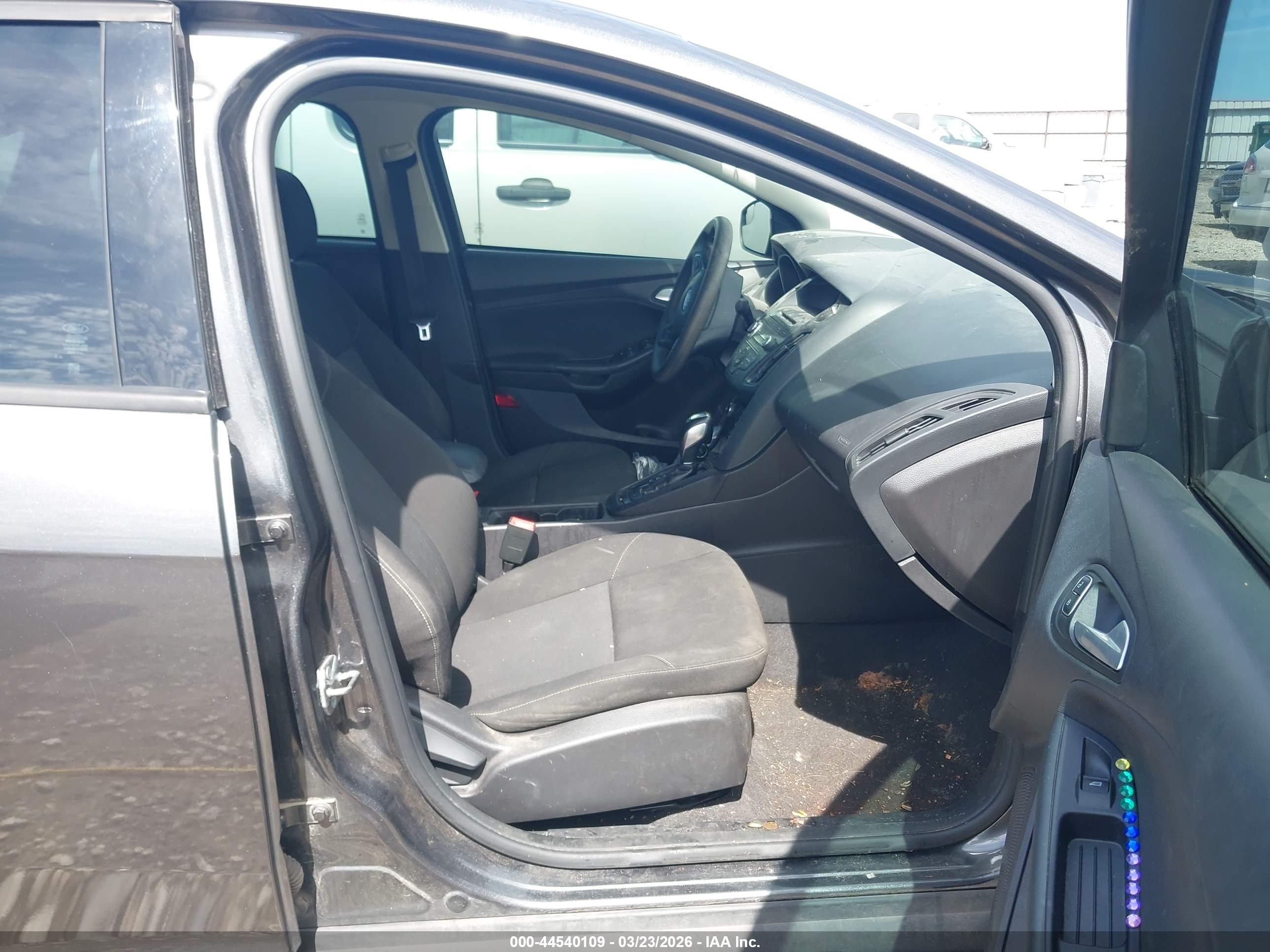 FORD FOCUS image 5