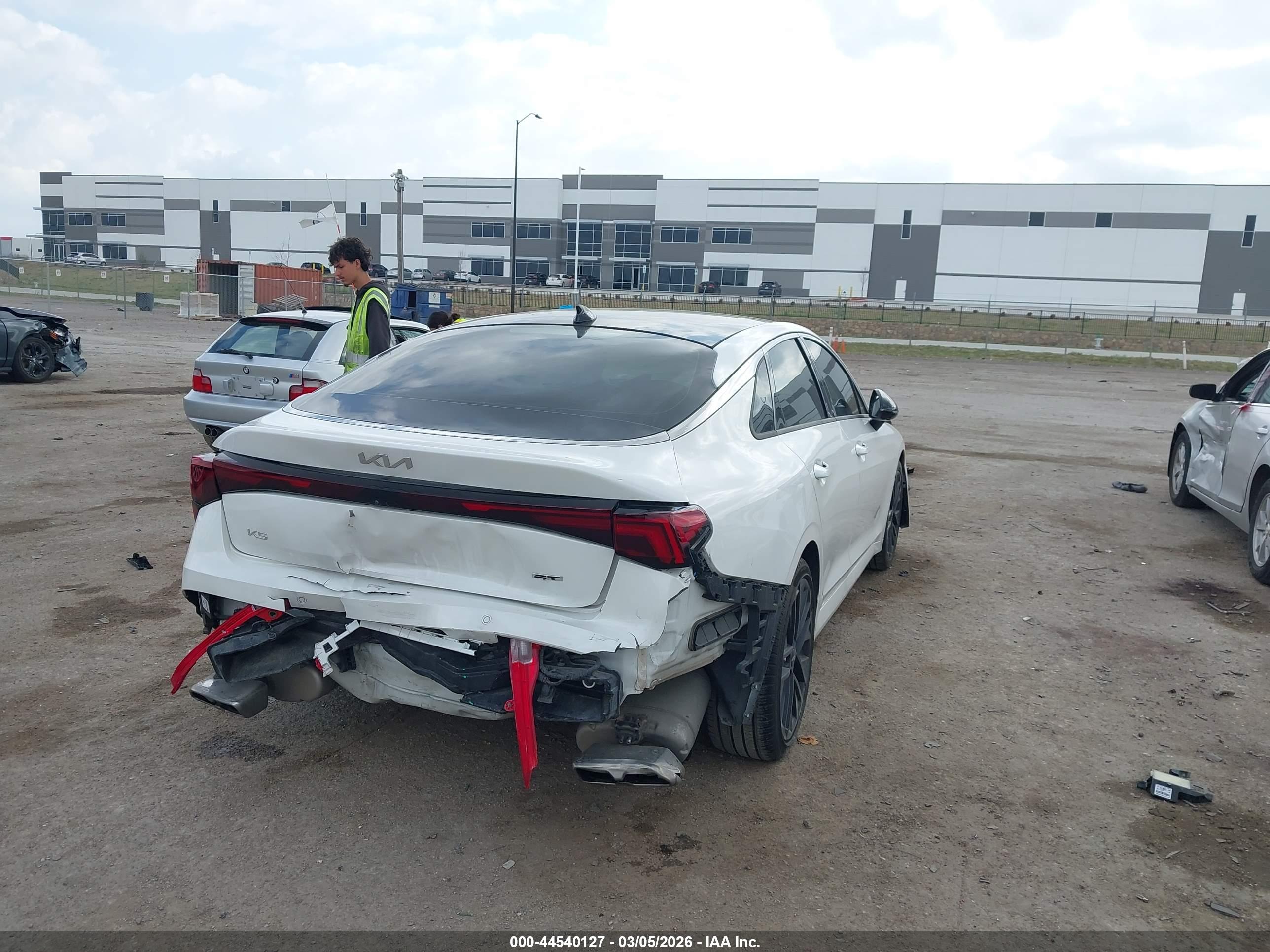 KIA K5 image 4