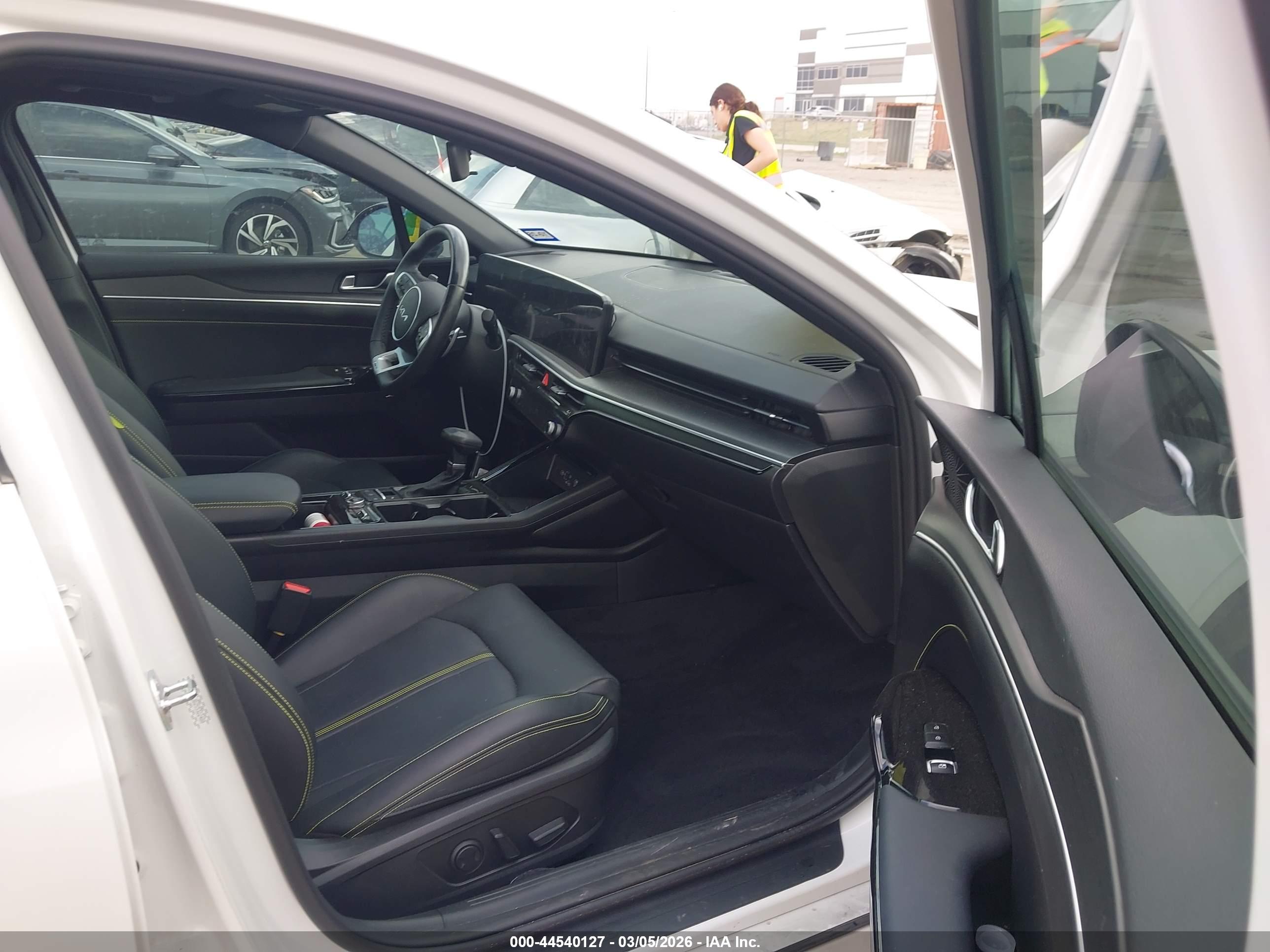 KIA K5 image 5