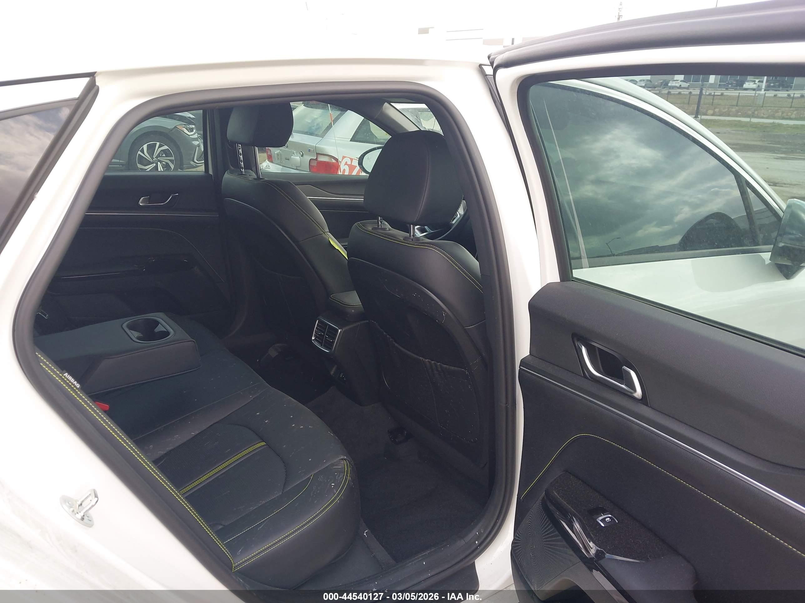 KIA K5 image 8