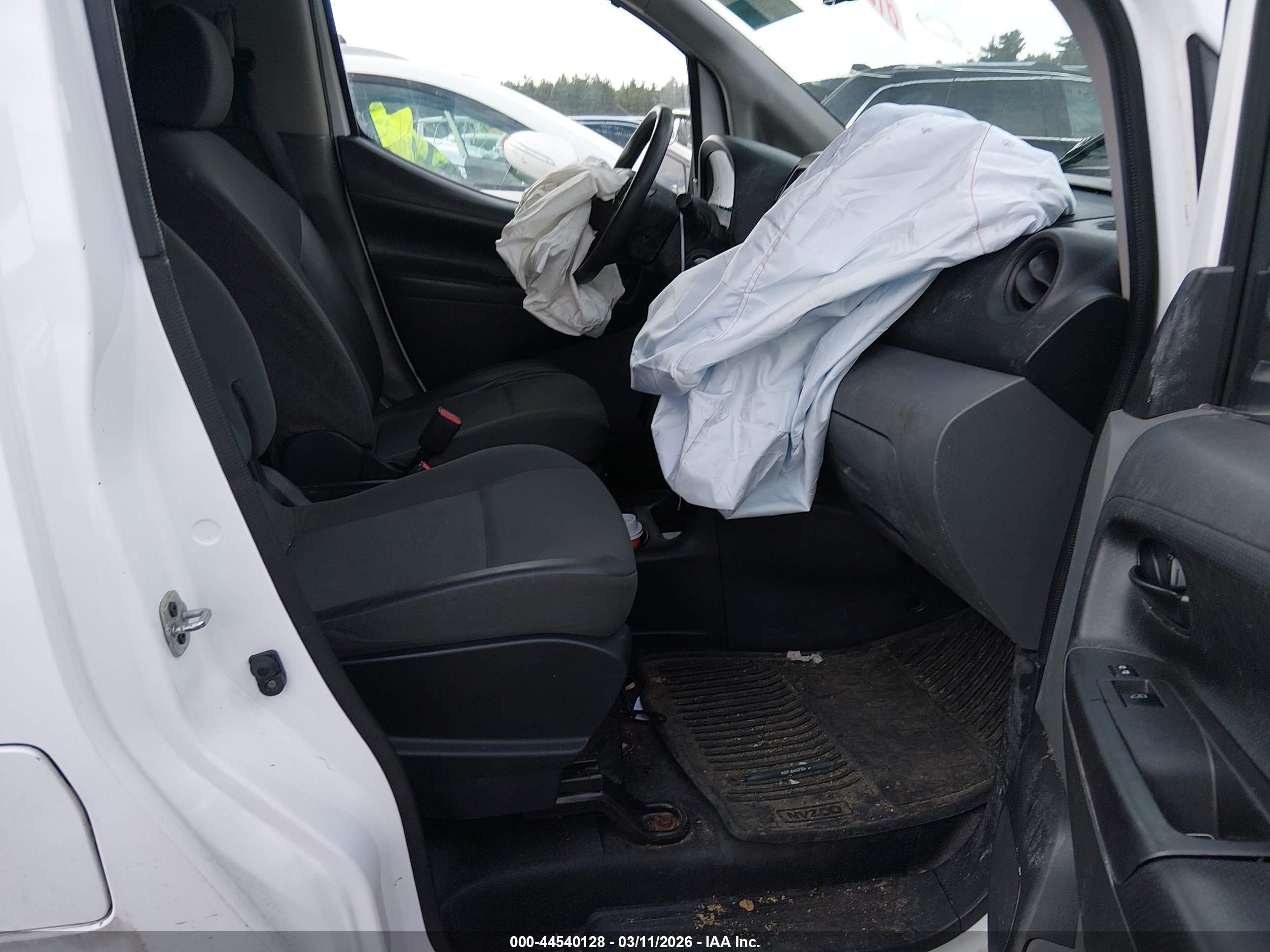 NISSAN NV200 image 5