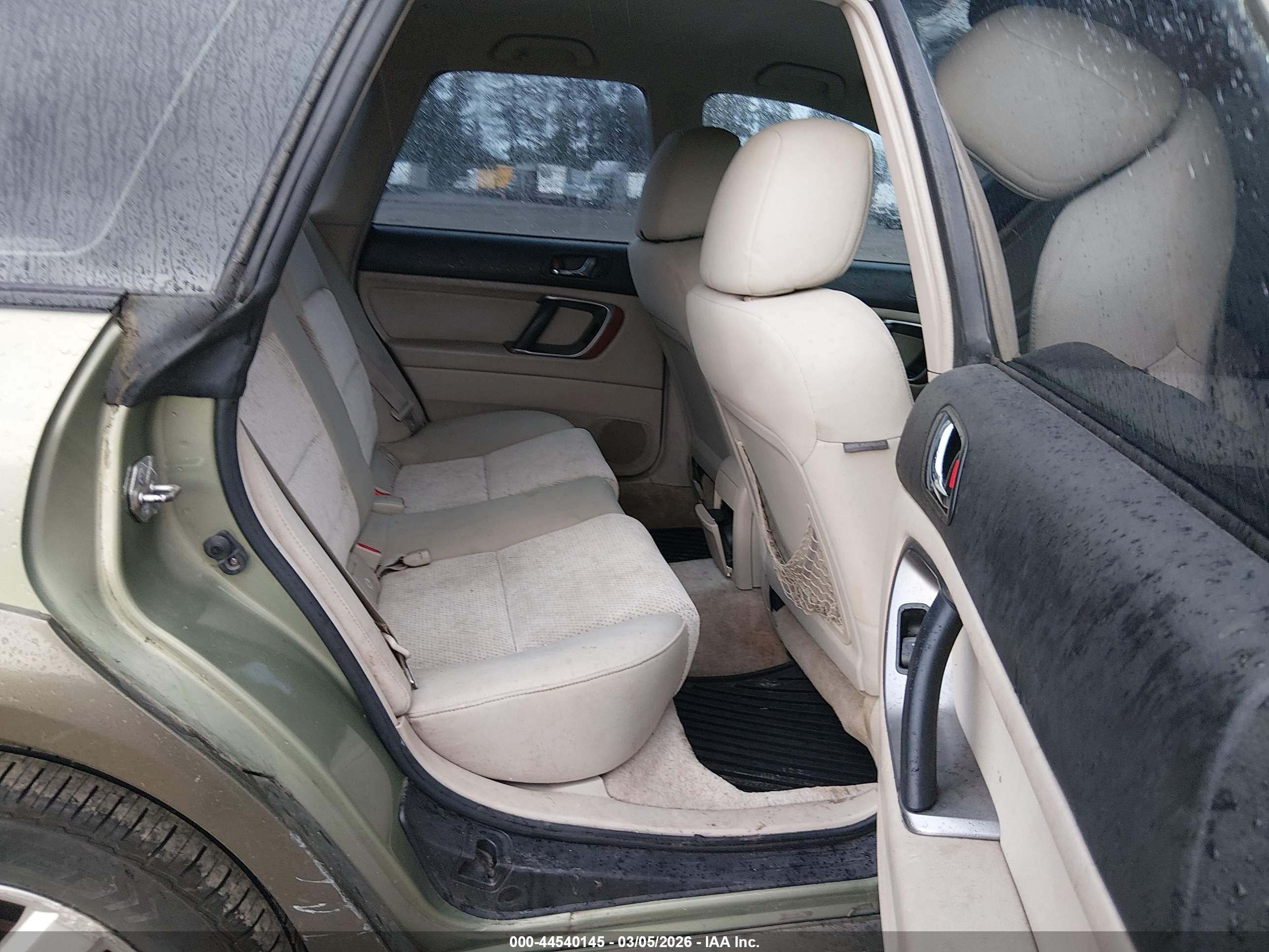SUBARU OUTBACK image 8