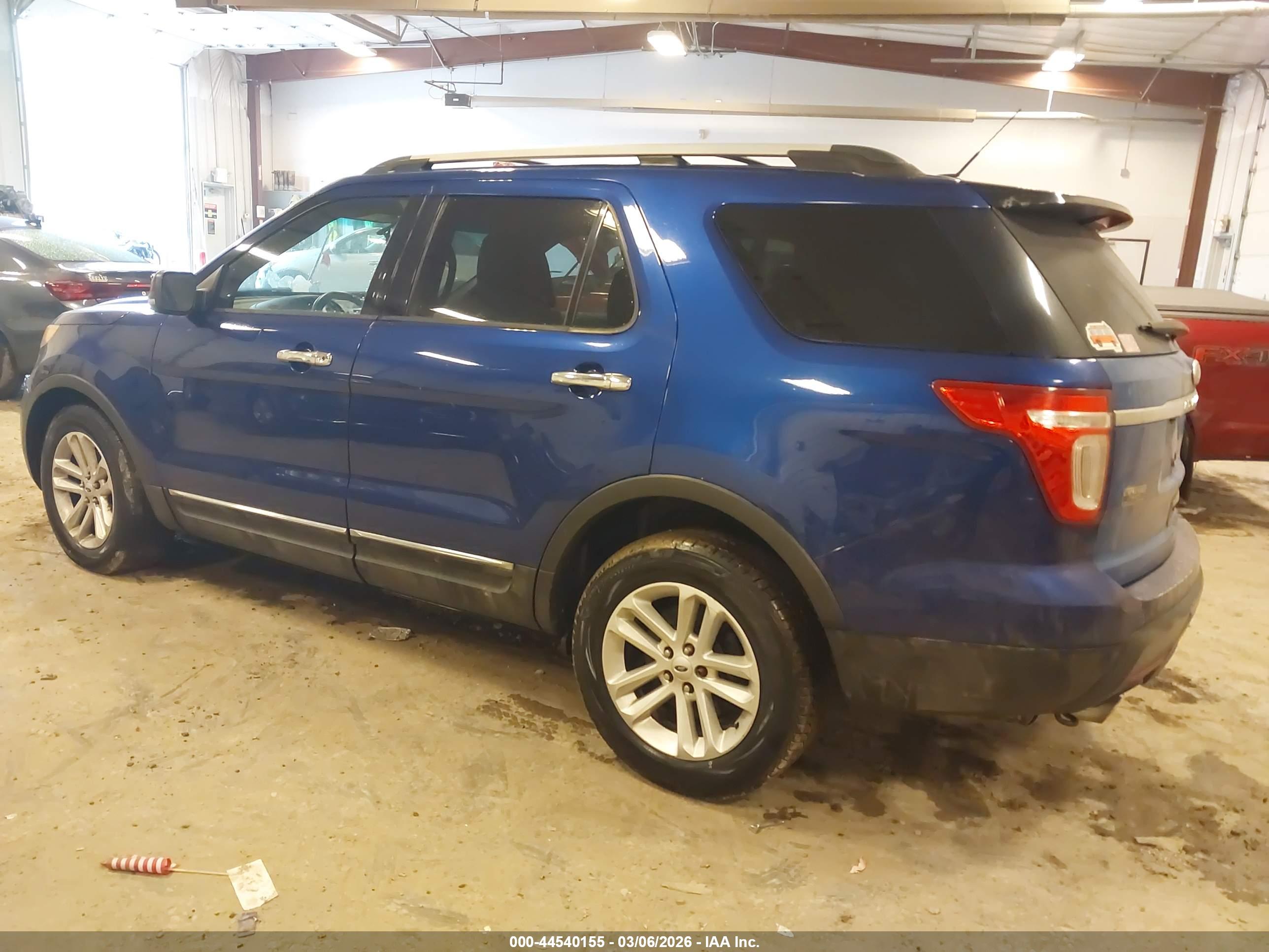 FORD EXPLORER image 3
