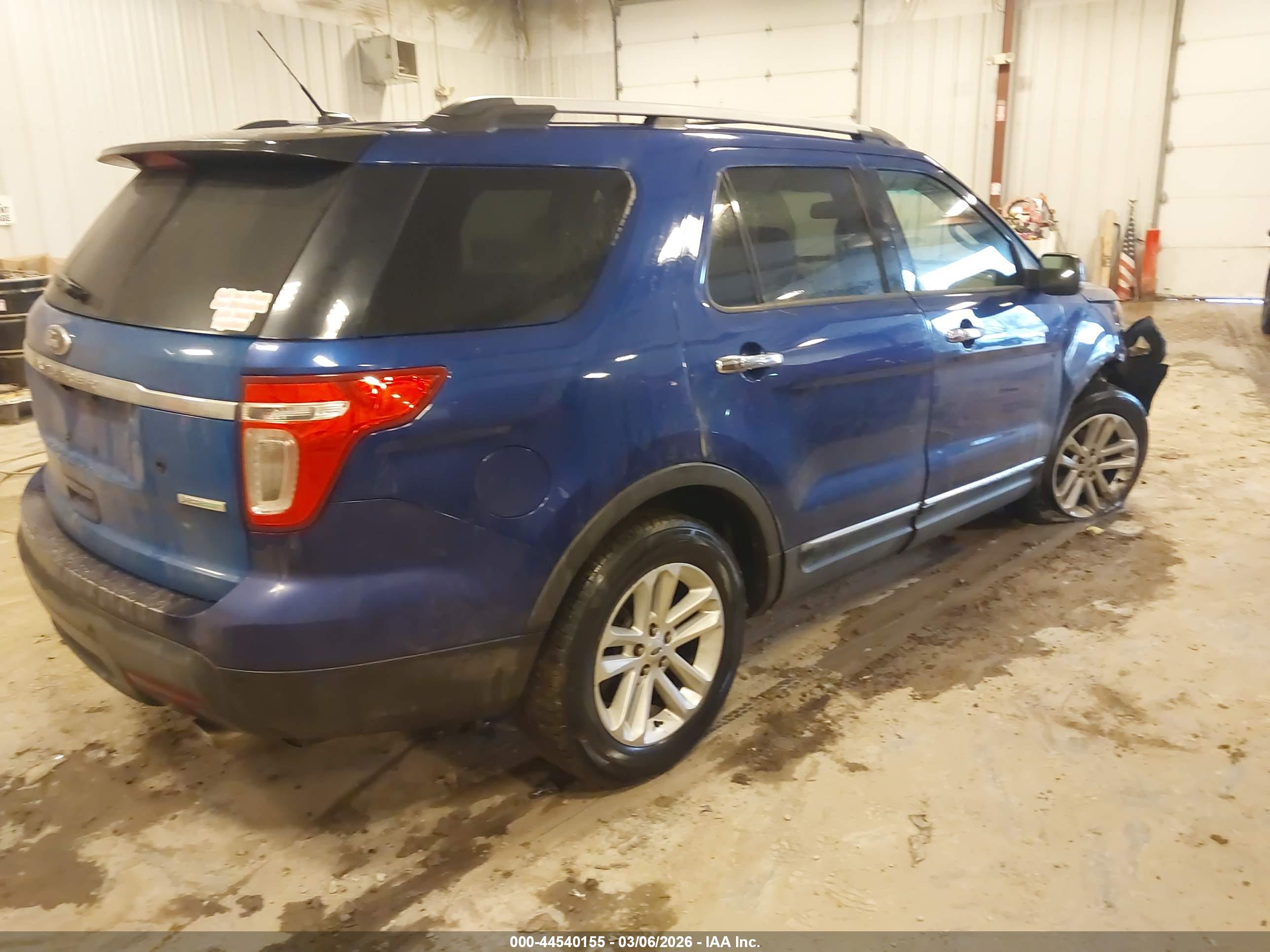 FORD EXPLORER image 4