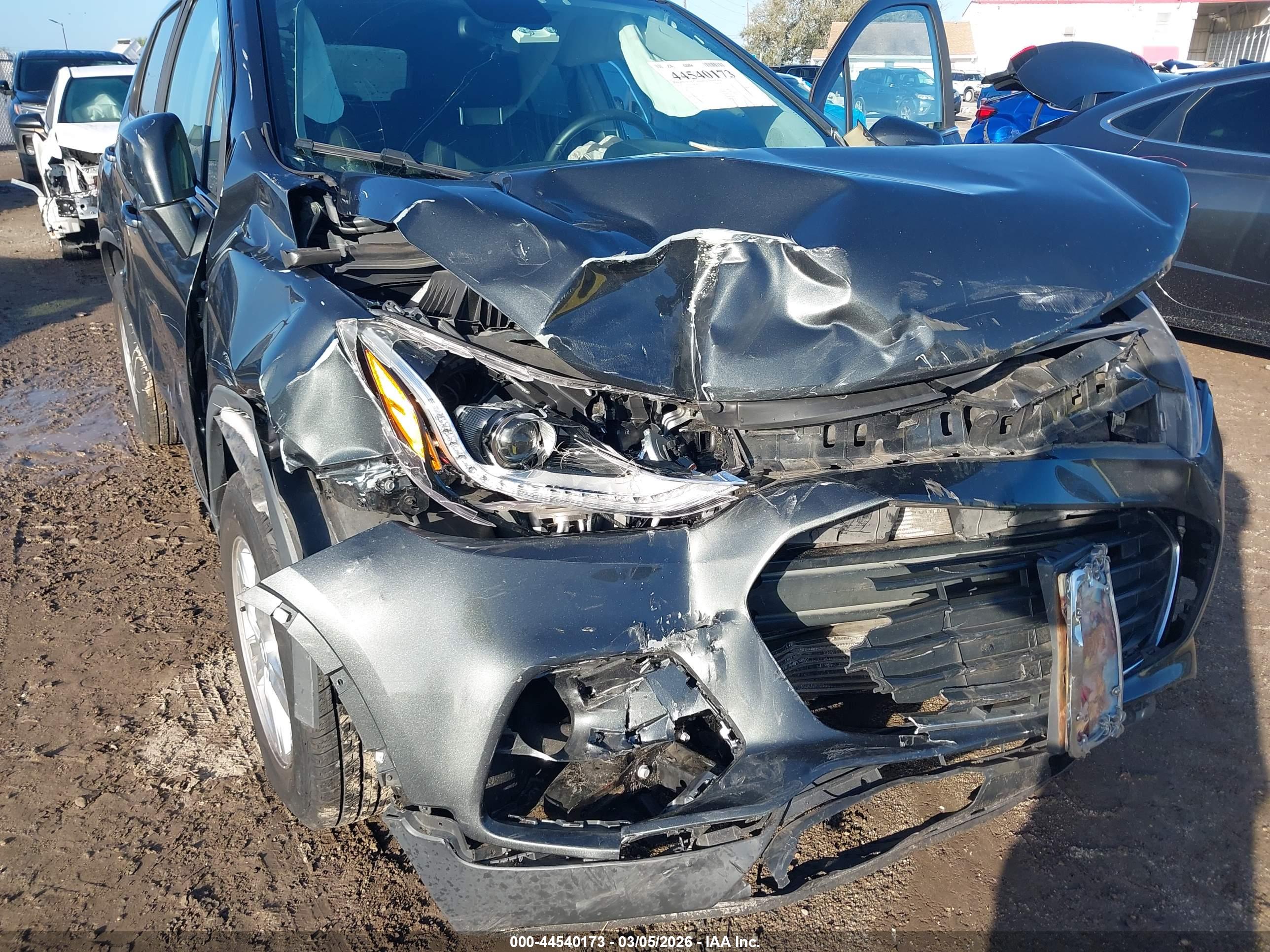 CHEVROLET TRAX image 6