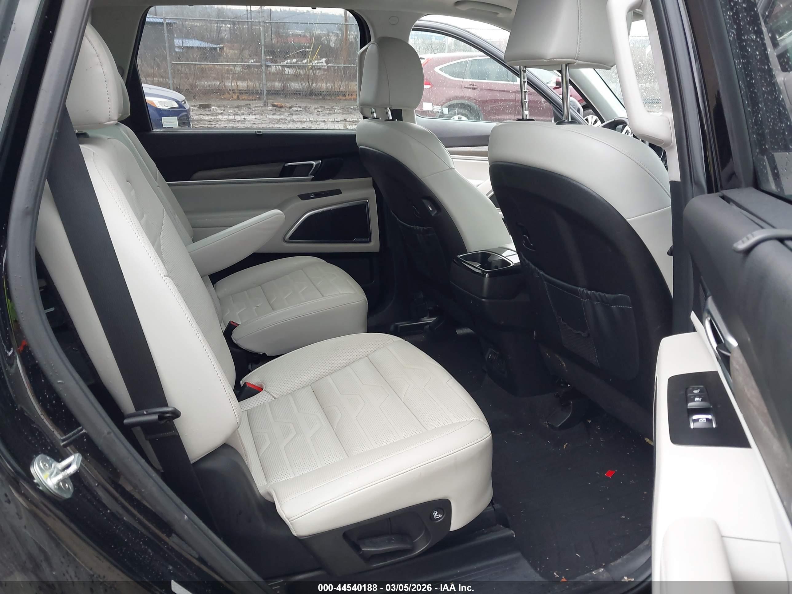 KIA TELLURIDE image 8
