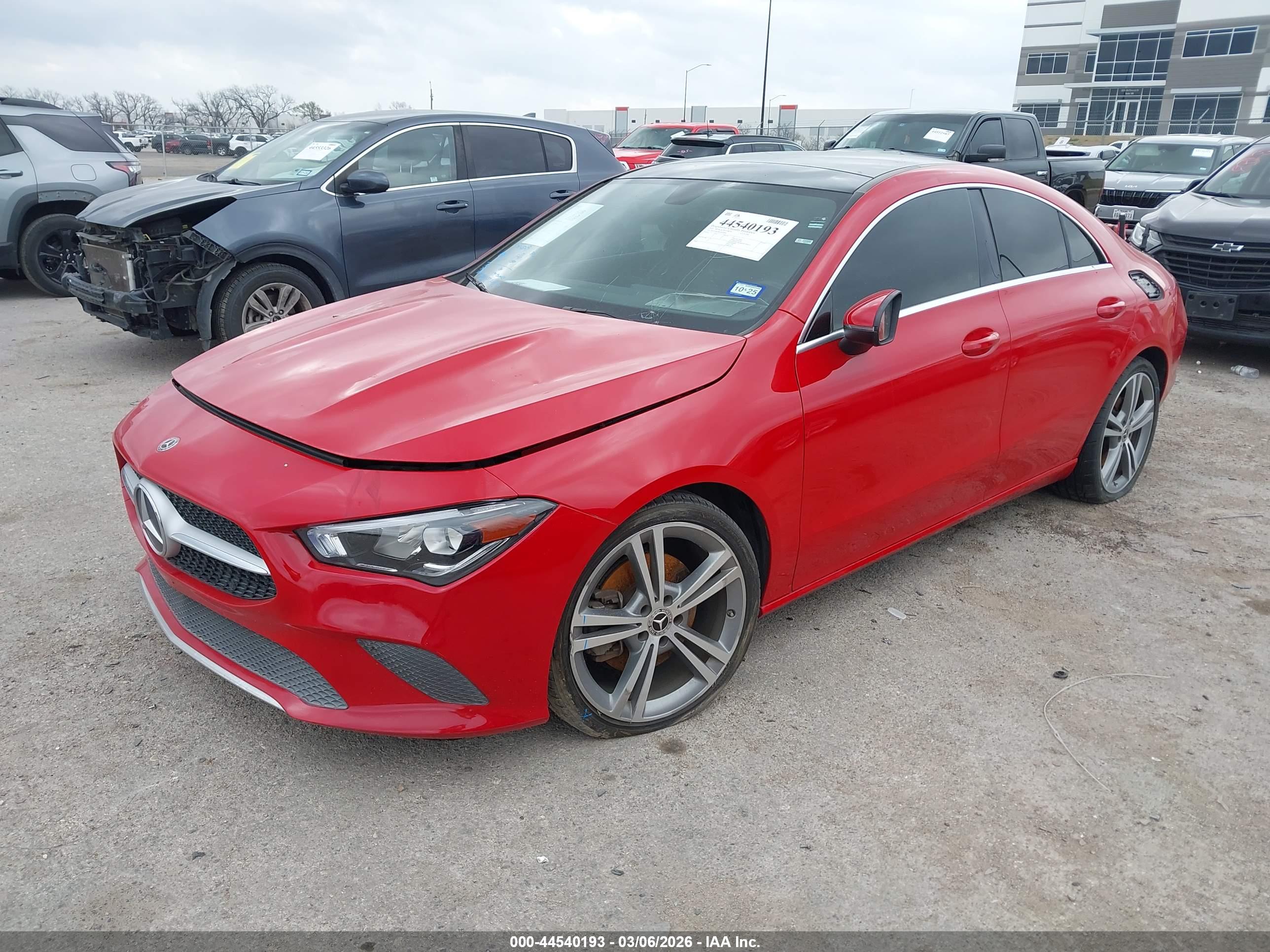 MERCEDES-BENZ CLA image 2