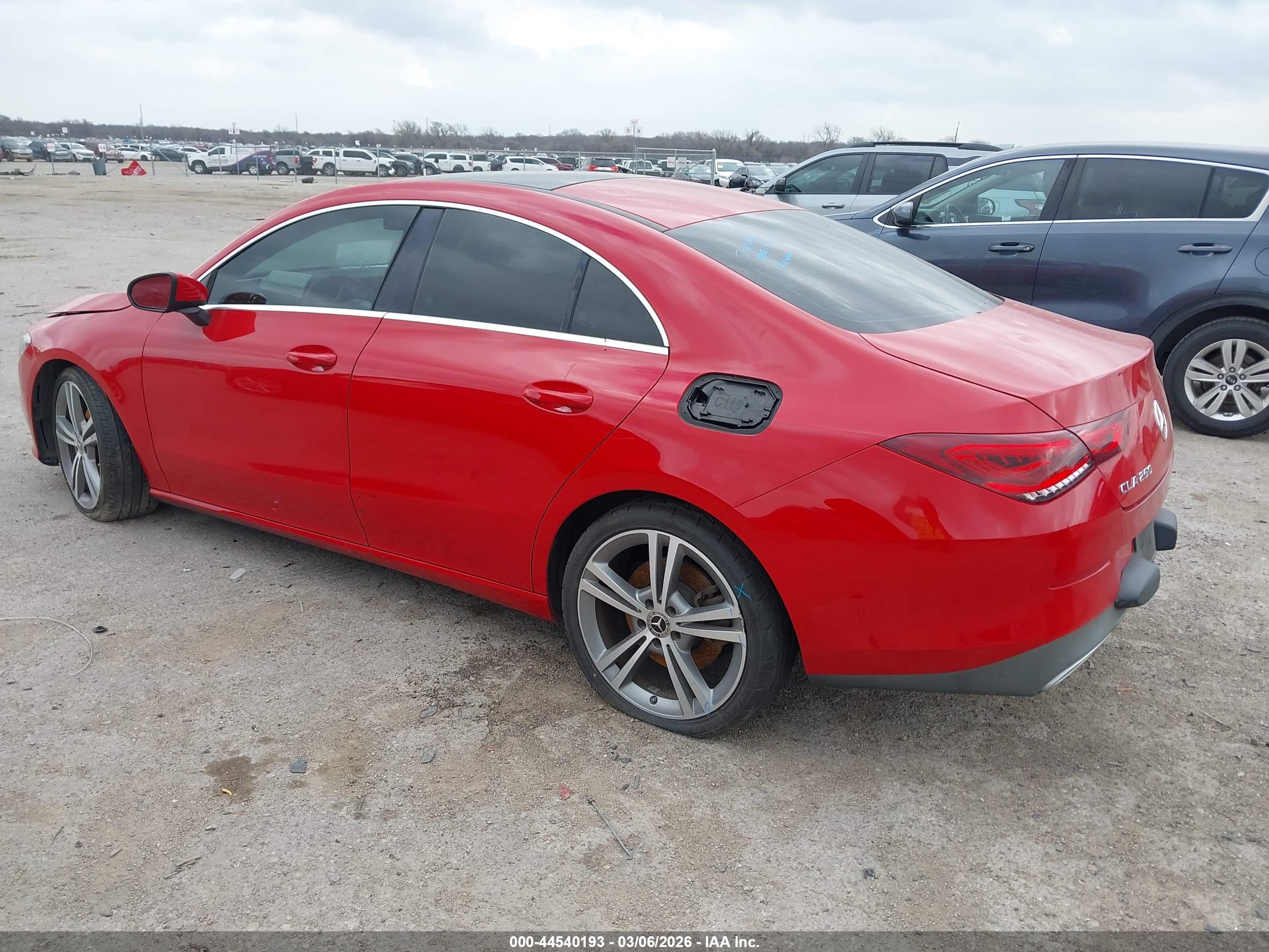 MERCEDES-BENZ CLA image 3