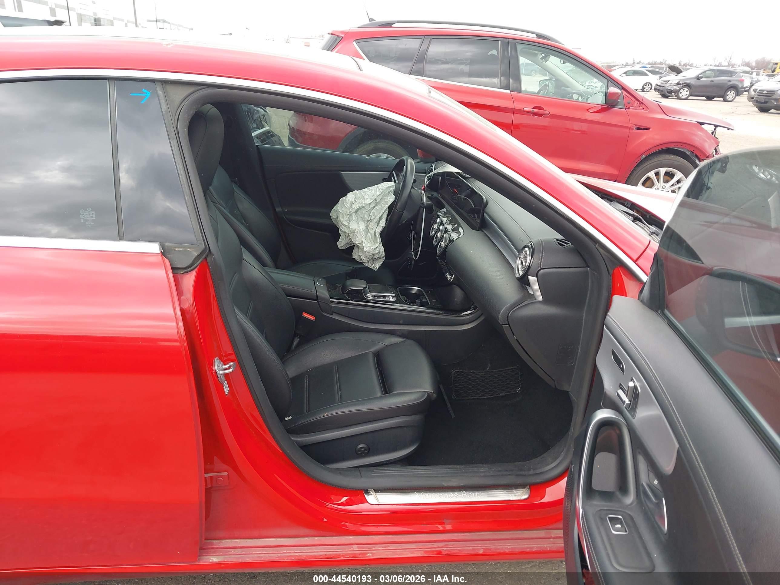 MERCEDES-BENZ CLA image 5