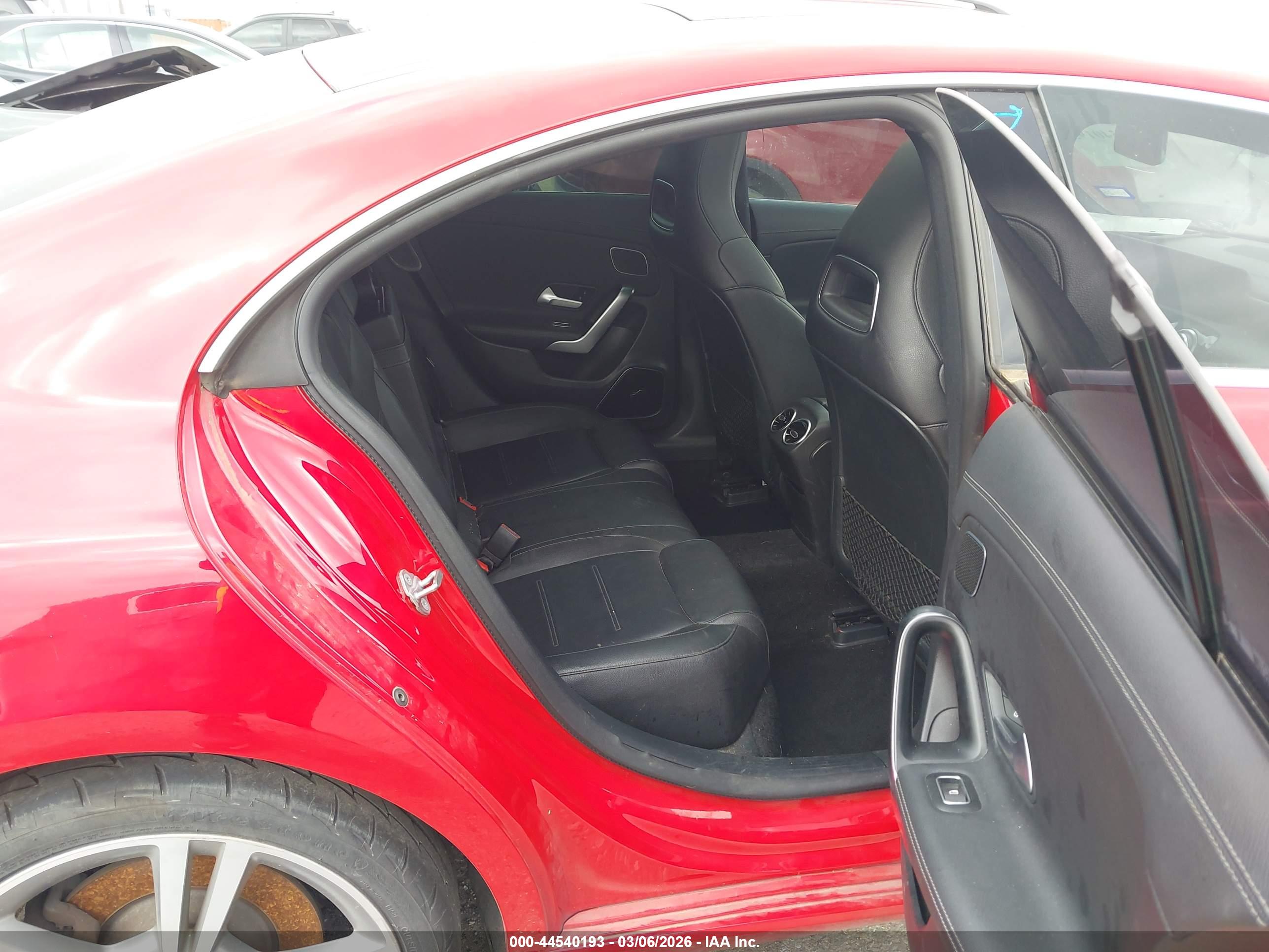 MERCEDES-BENZ CLA image 8