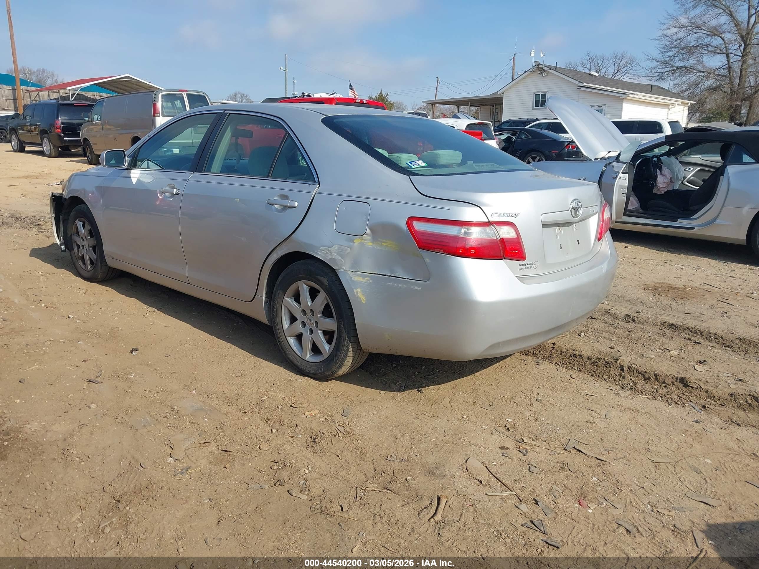 TOYOTA CAMRY image 3