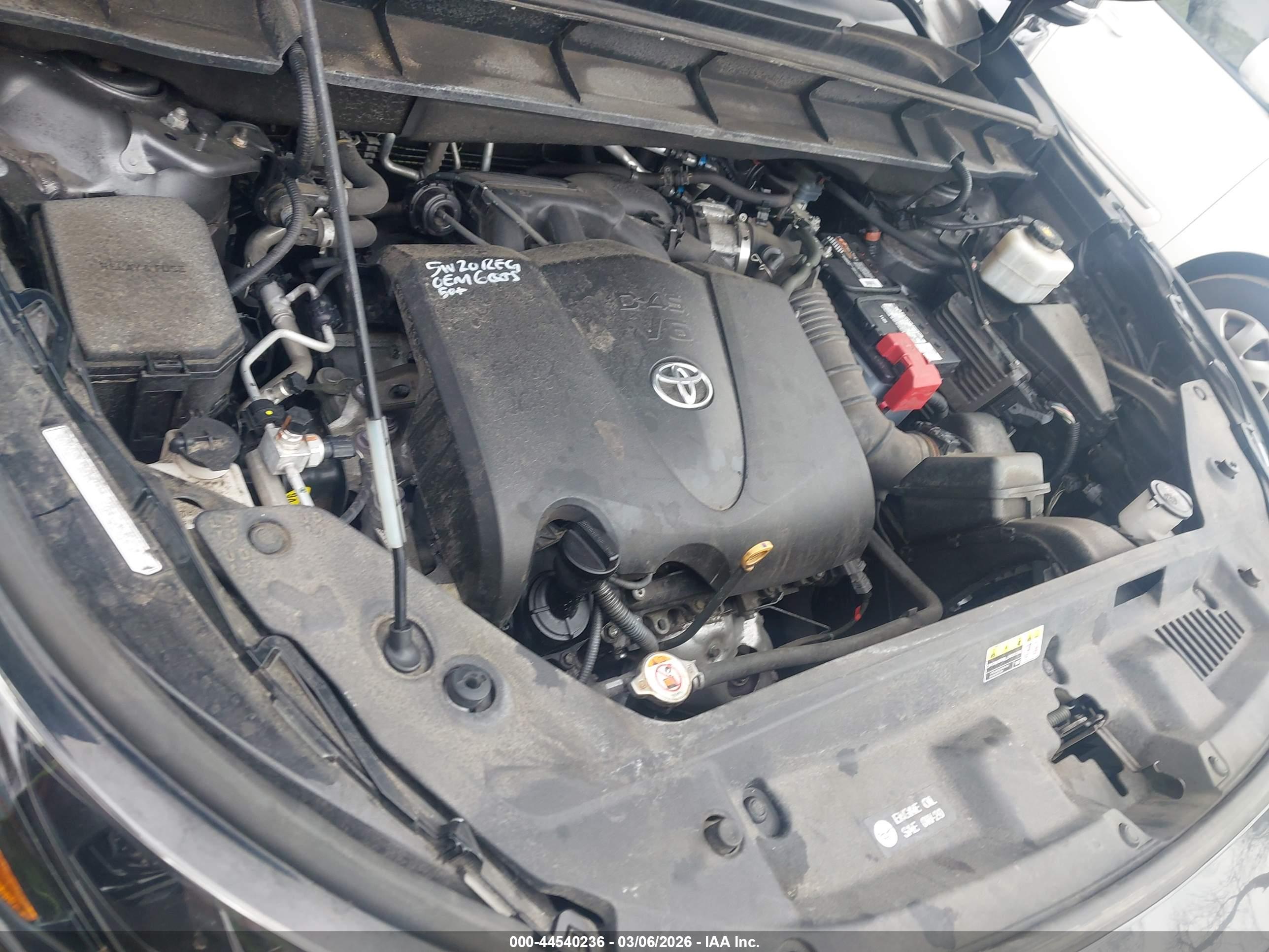 TOYOTA HIGHLANDER image 10