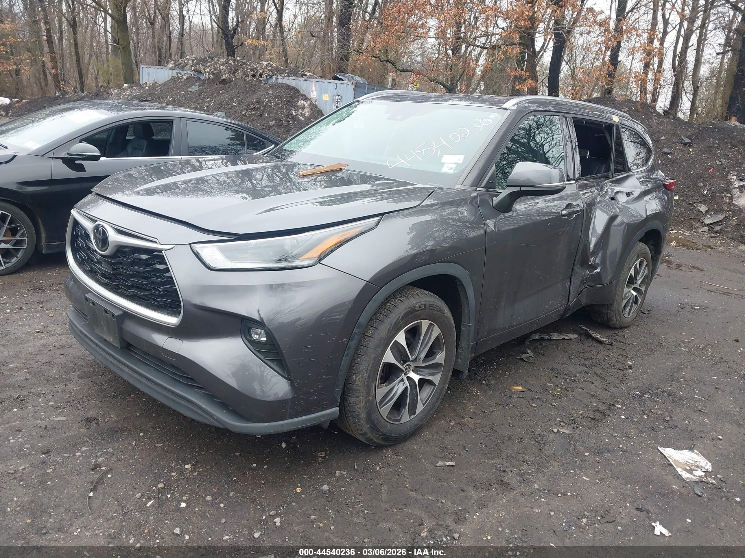 TOYOTA HIGHLANDER image 2