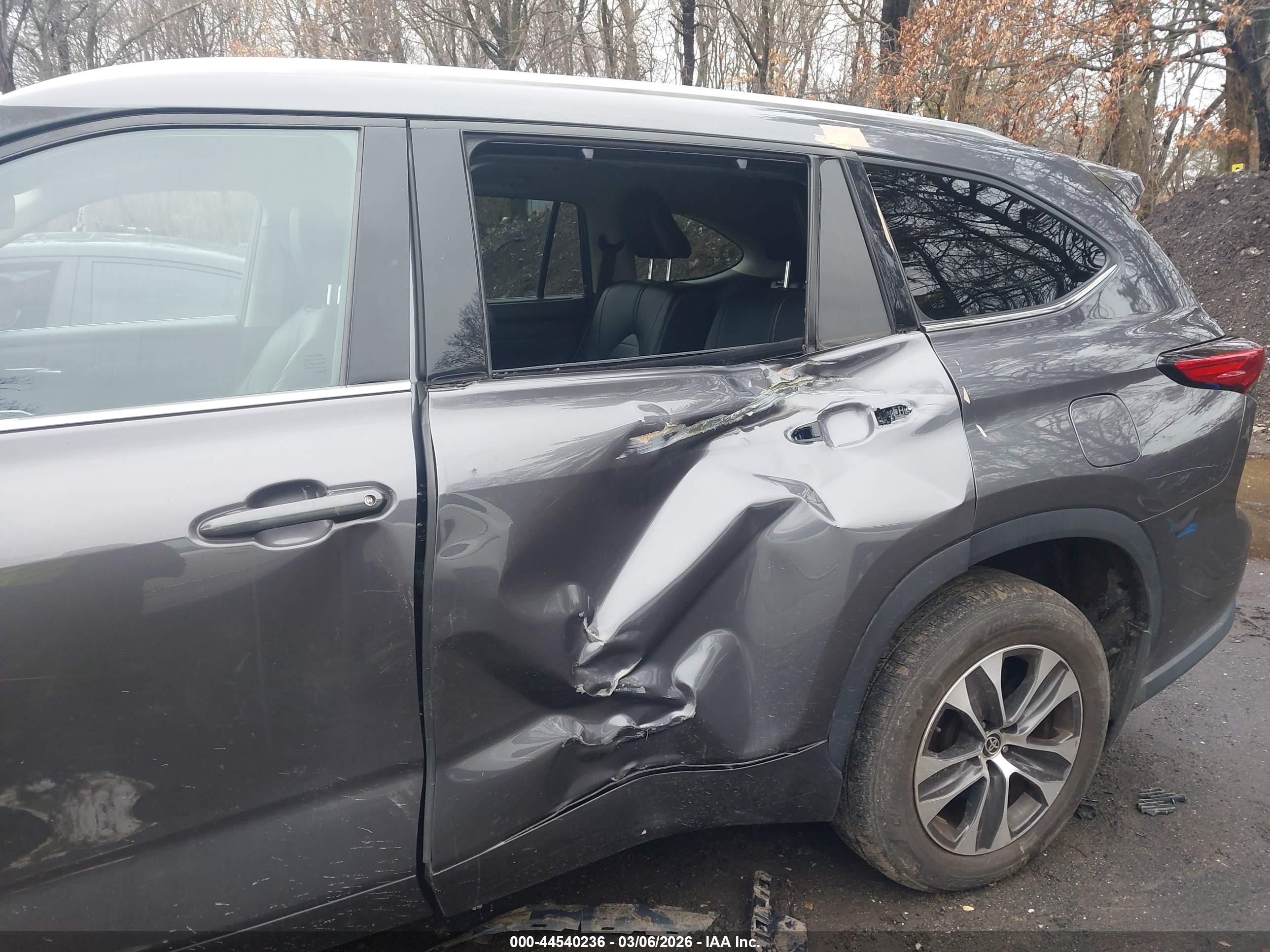 TOYOTA HIGHLANDER image 6