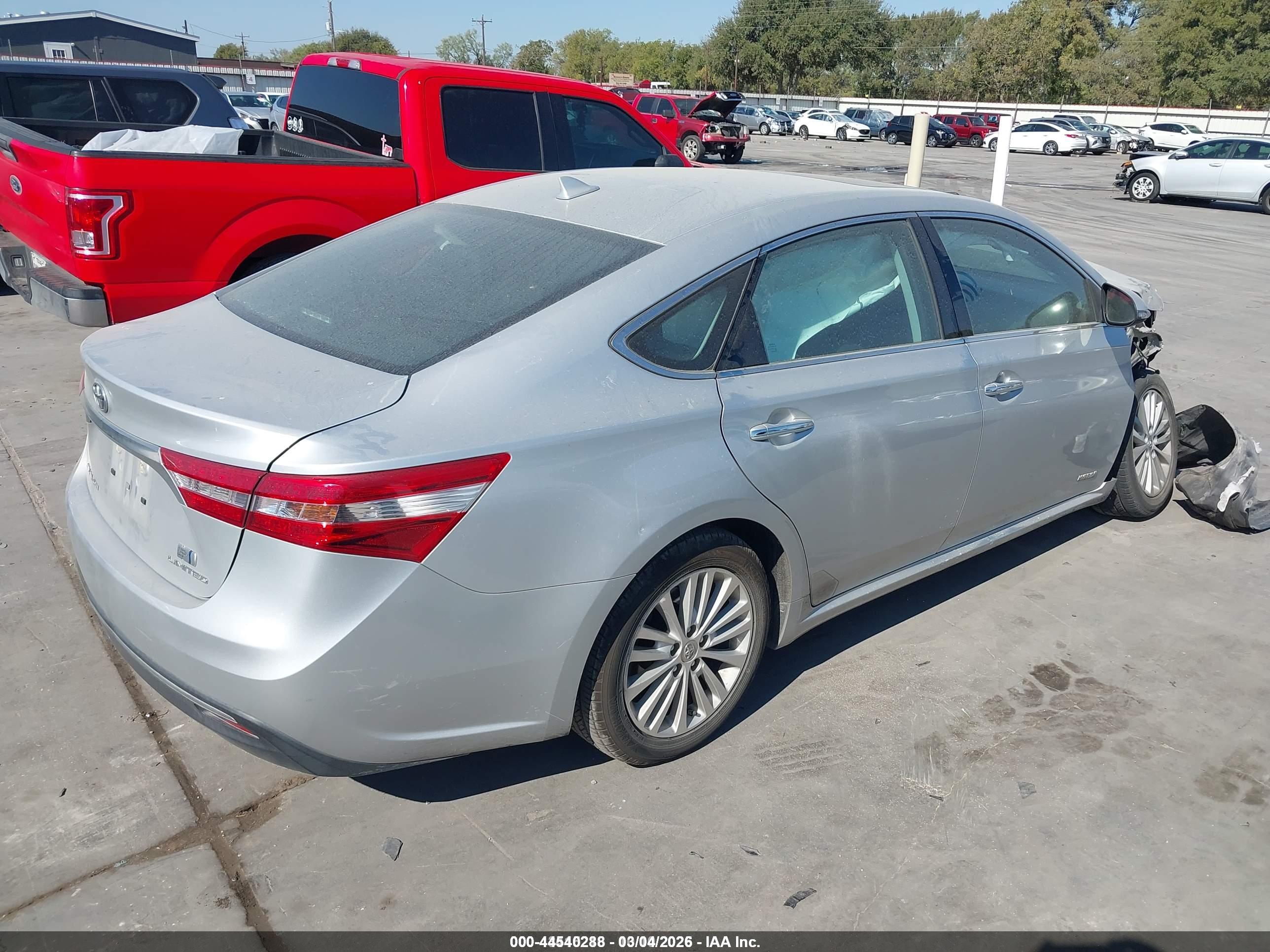 TOYOTA AVALON image 4