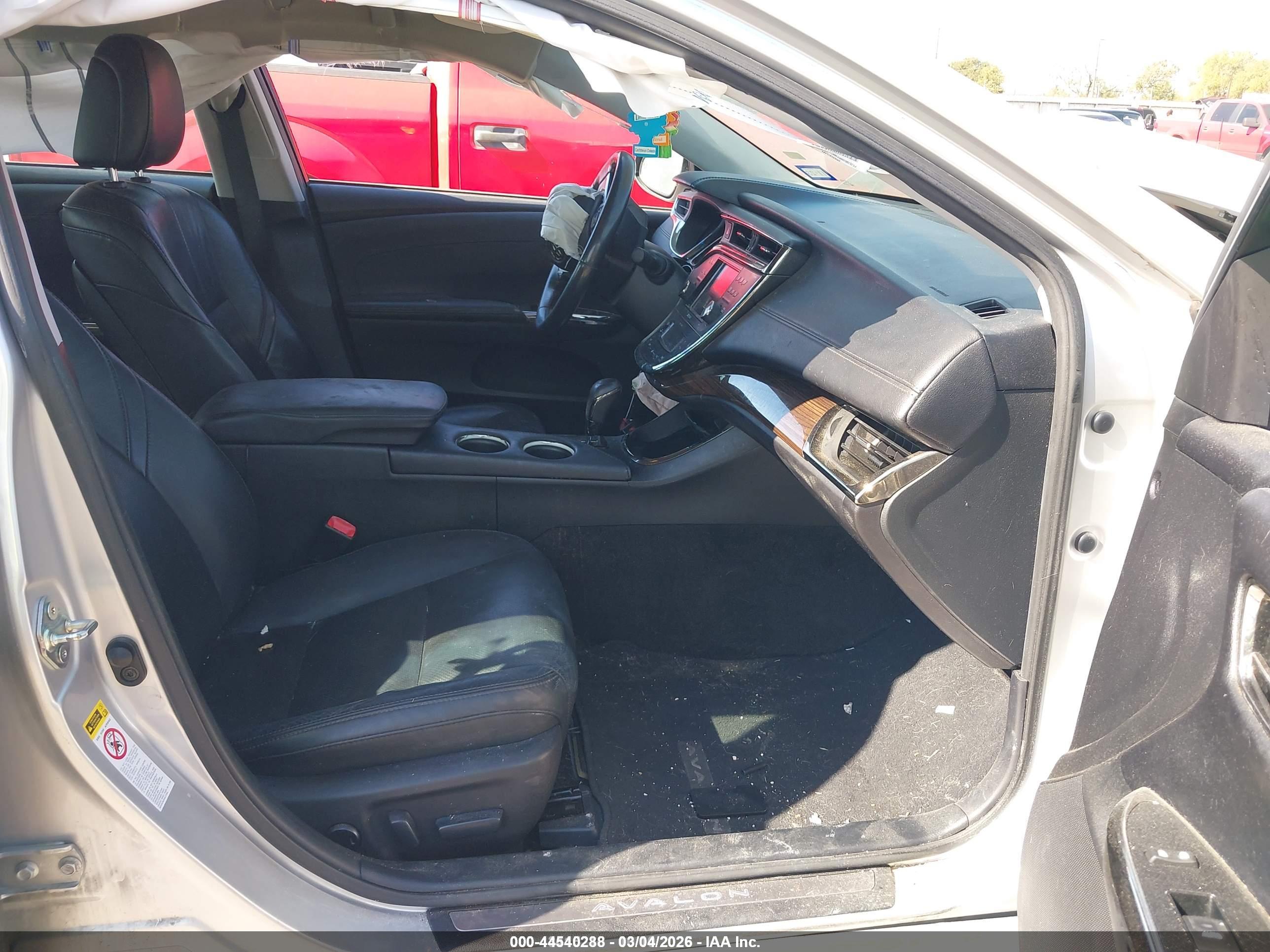 TOYOTA AVALON image 5