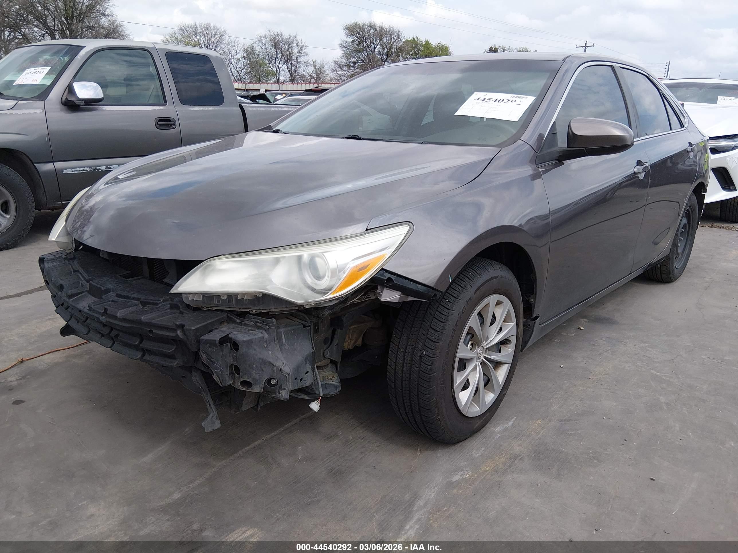 TOYOTA CAMRY image 2