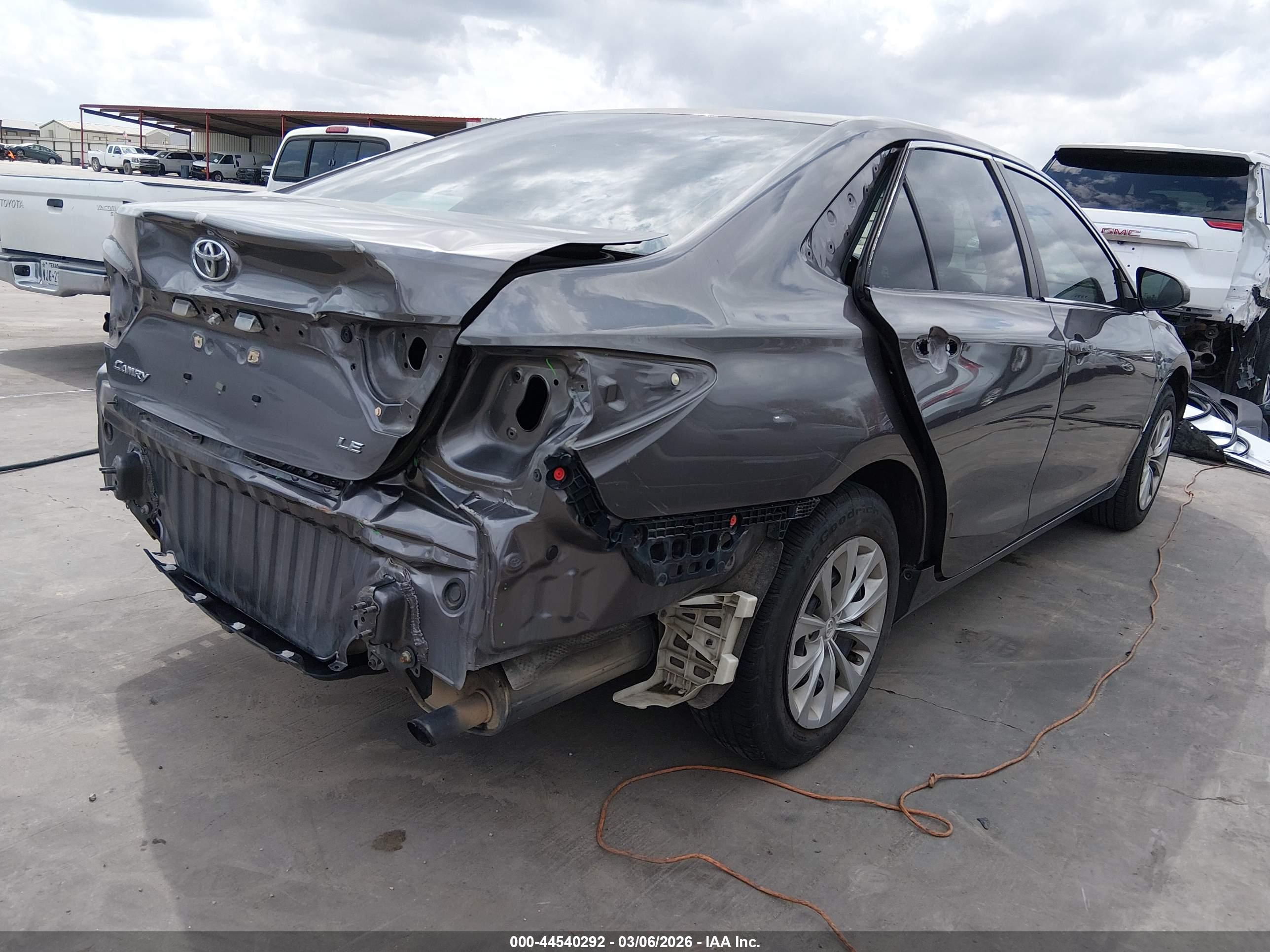 TOYOTA CAMRY image 4