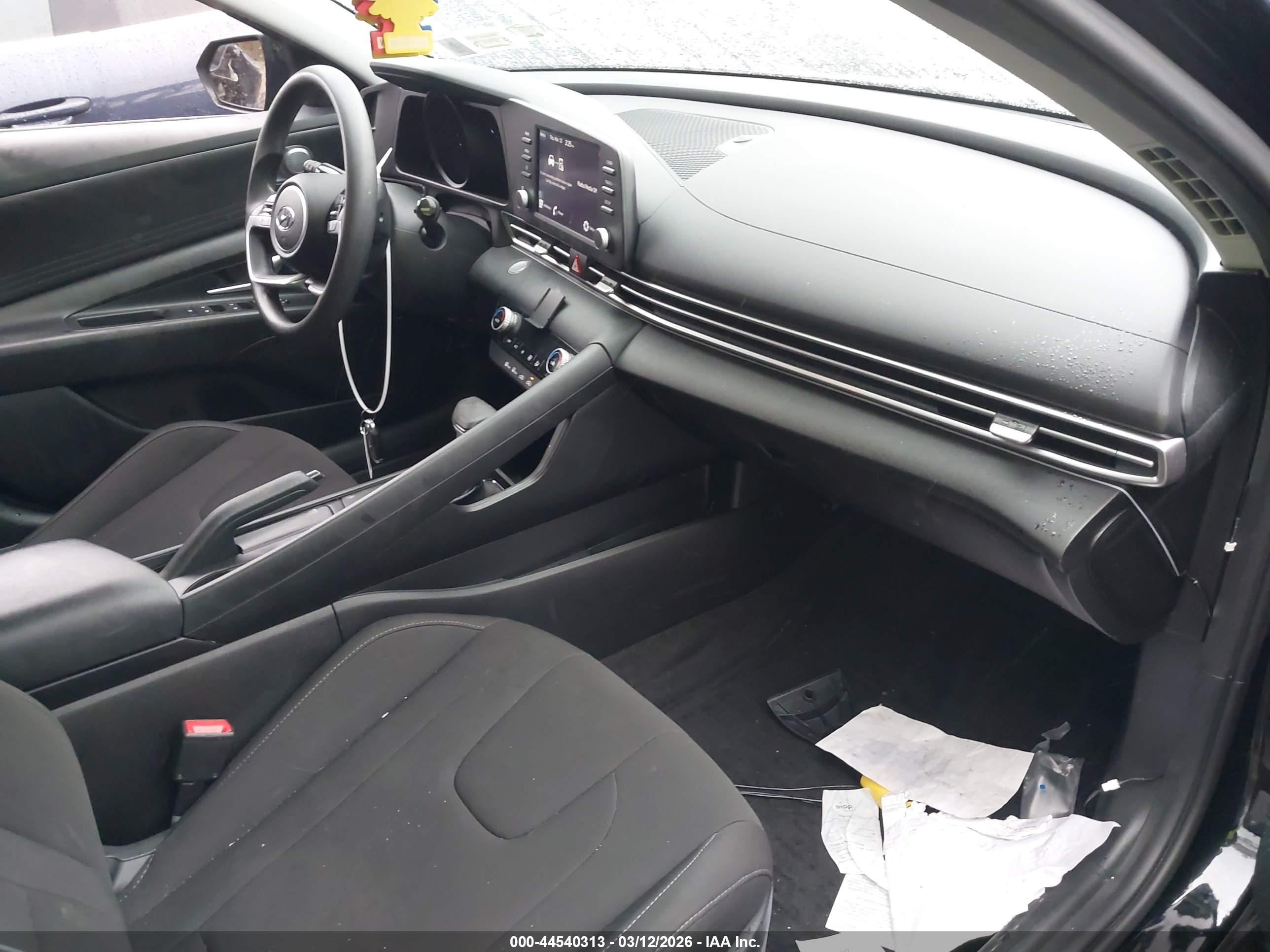 HYUNDAI ELANTRA image 5