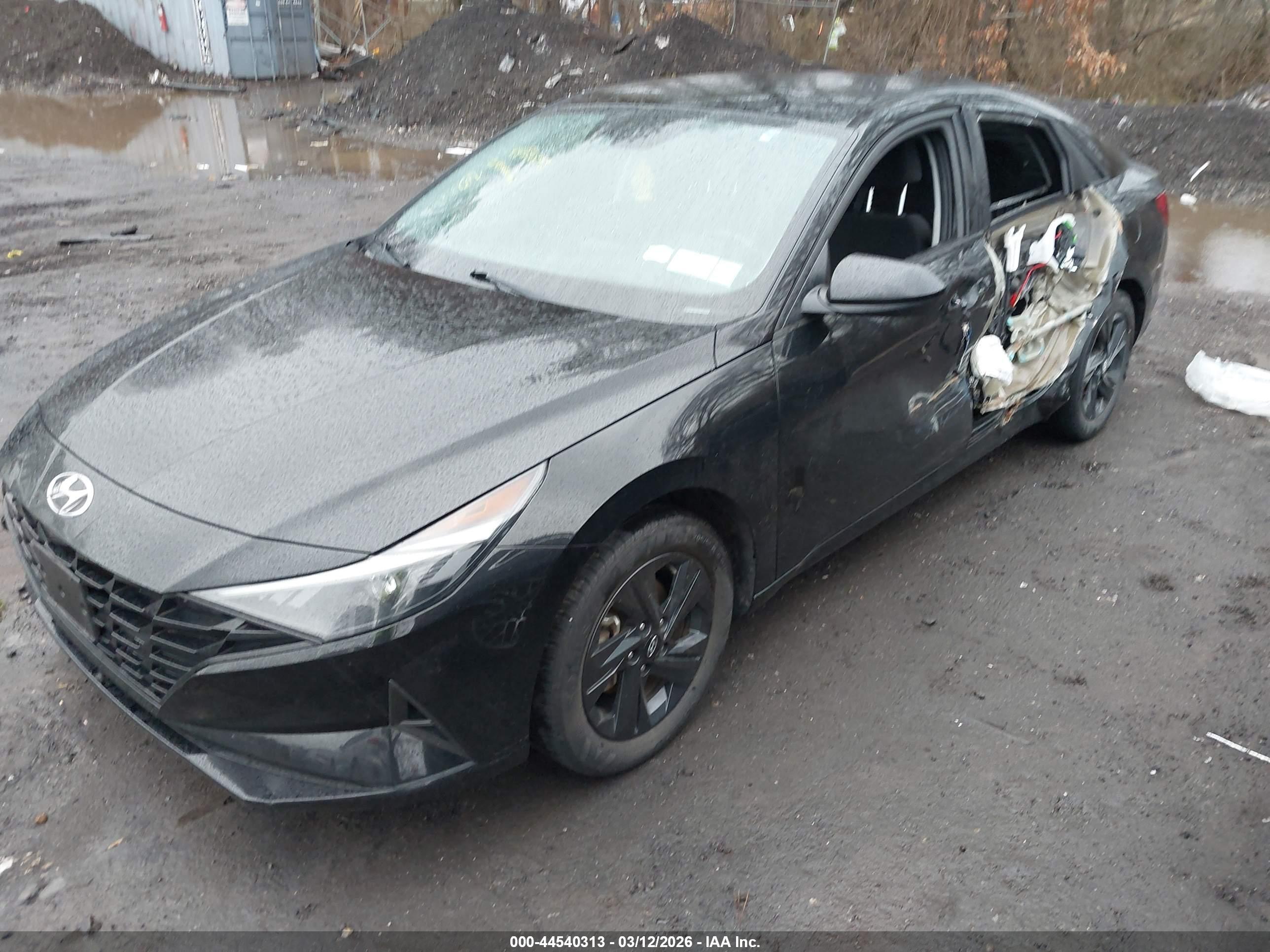 HYUNDAI ELANTRA image 6