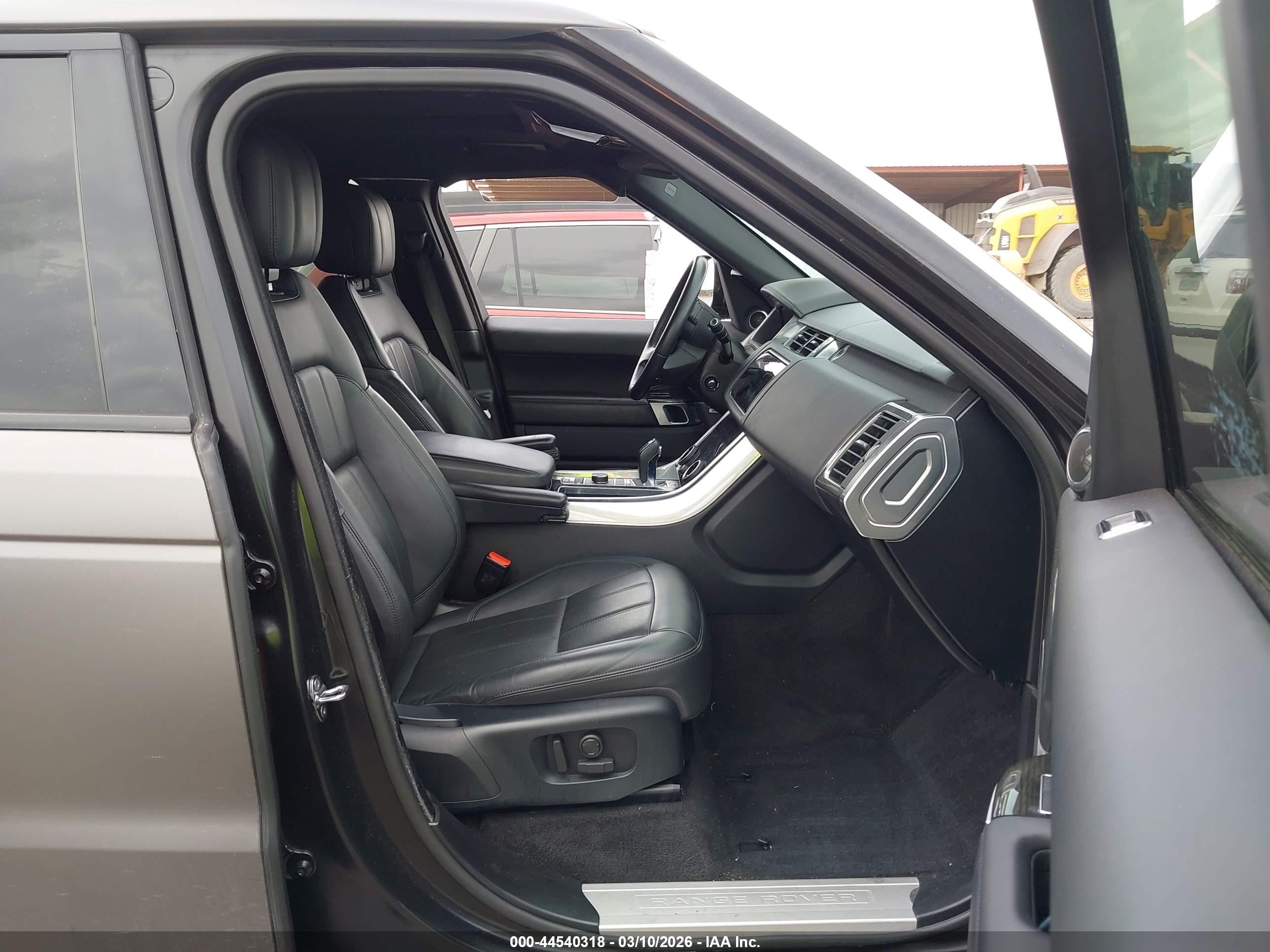 LAND ROVER image 5
