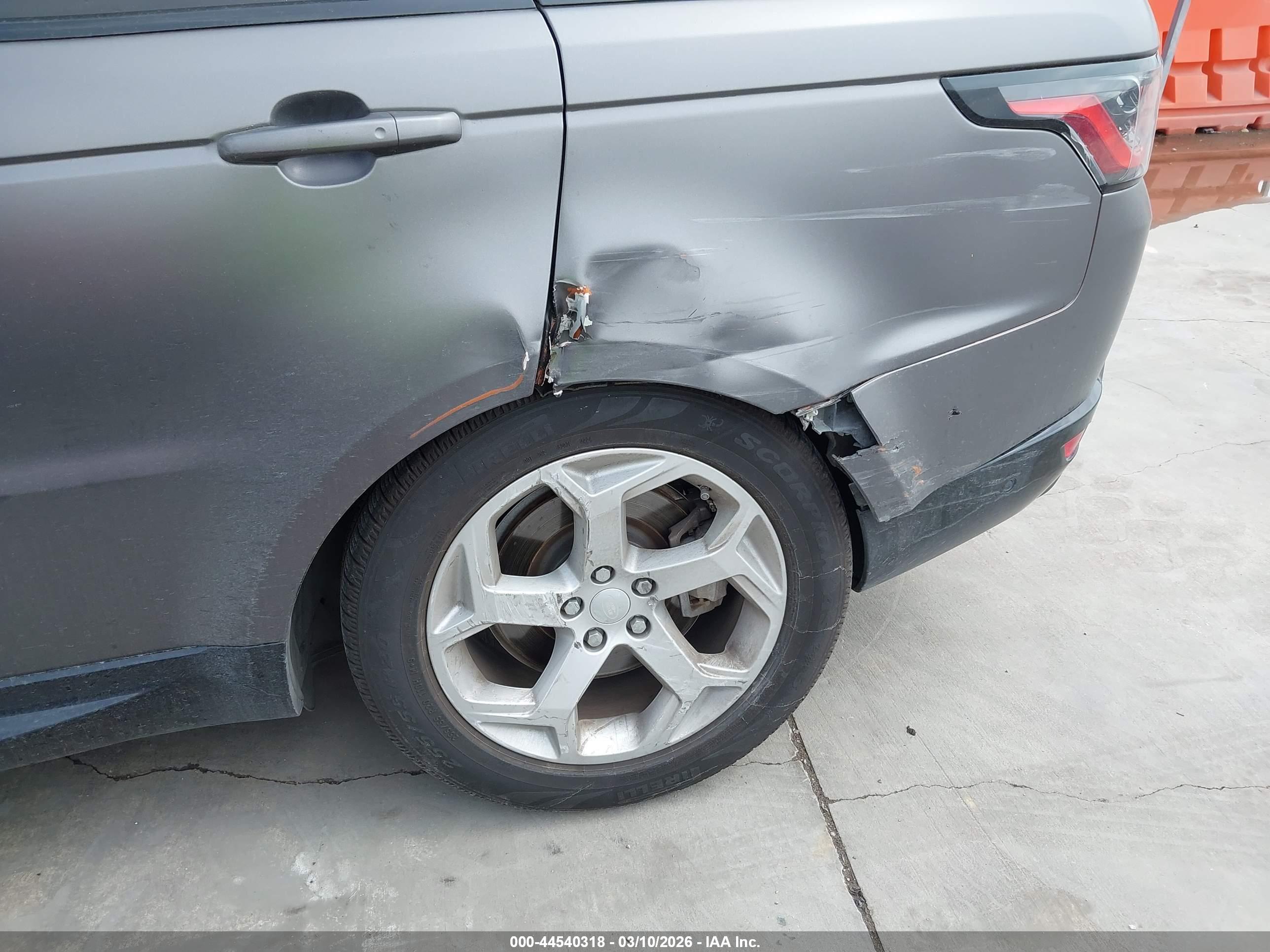 LAND ROVER image 6
