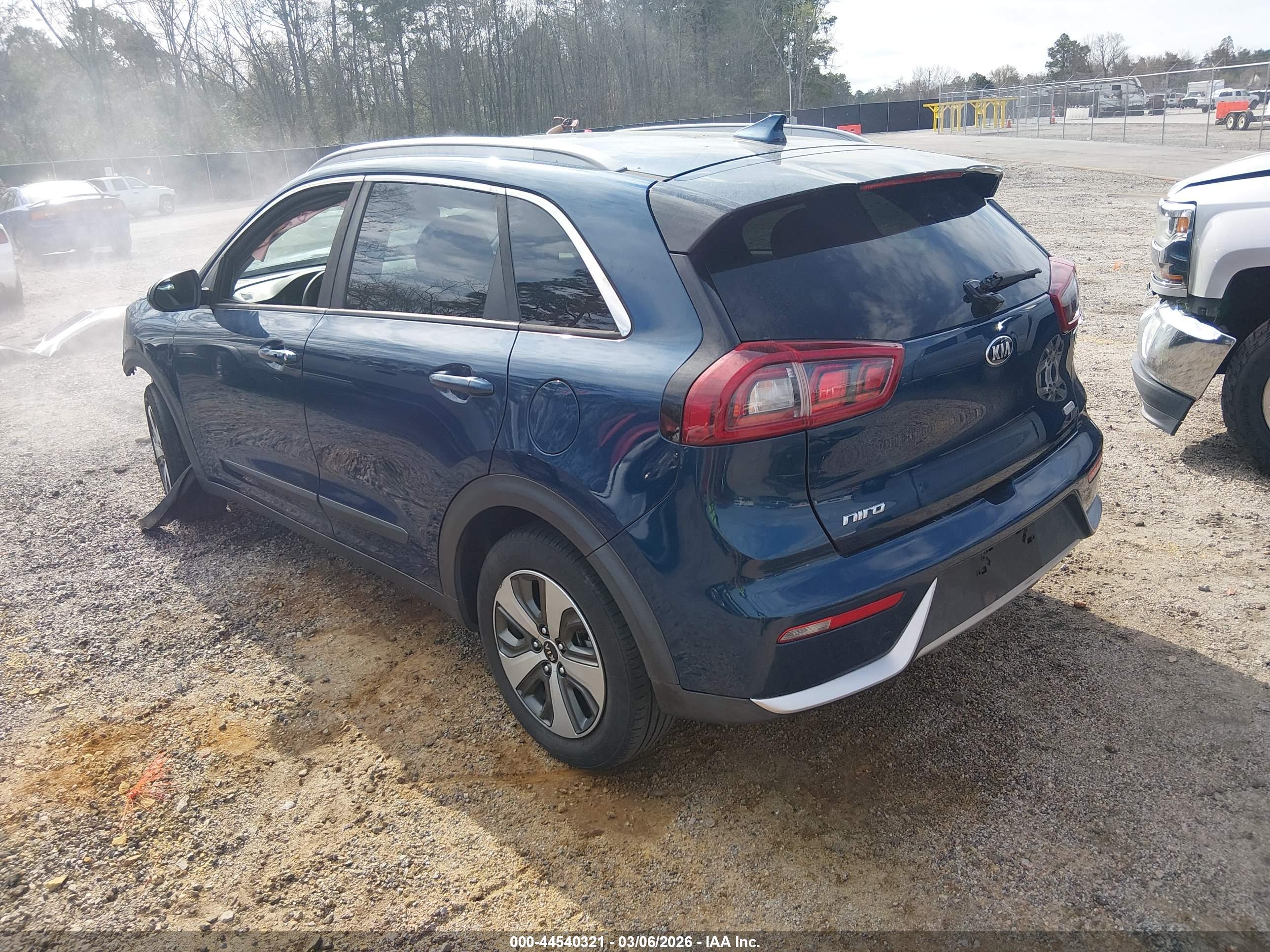 KIA NIRO image 3