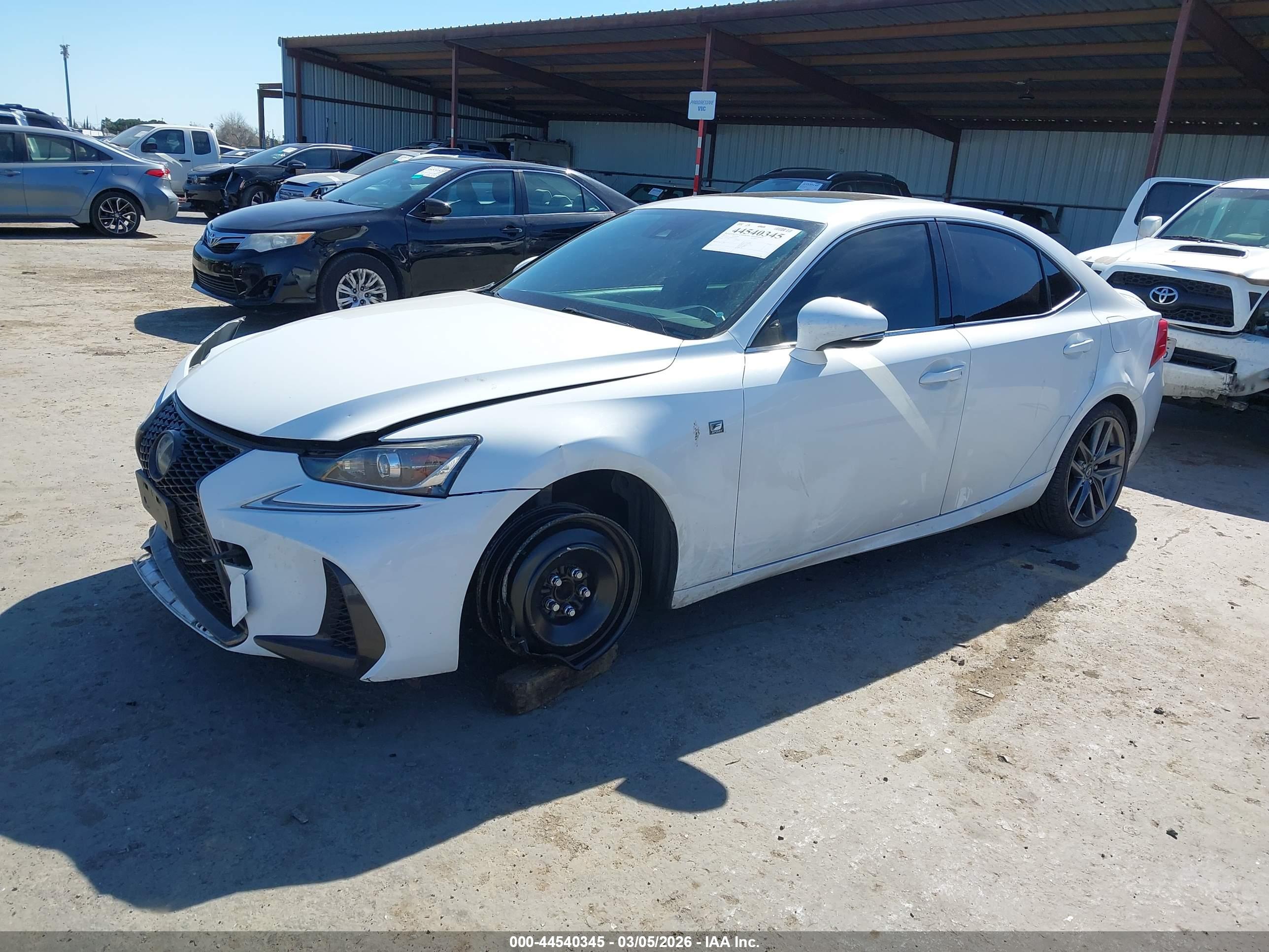 LEXUS IS image 2