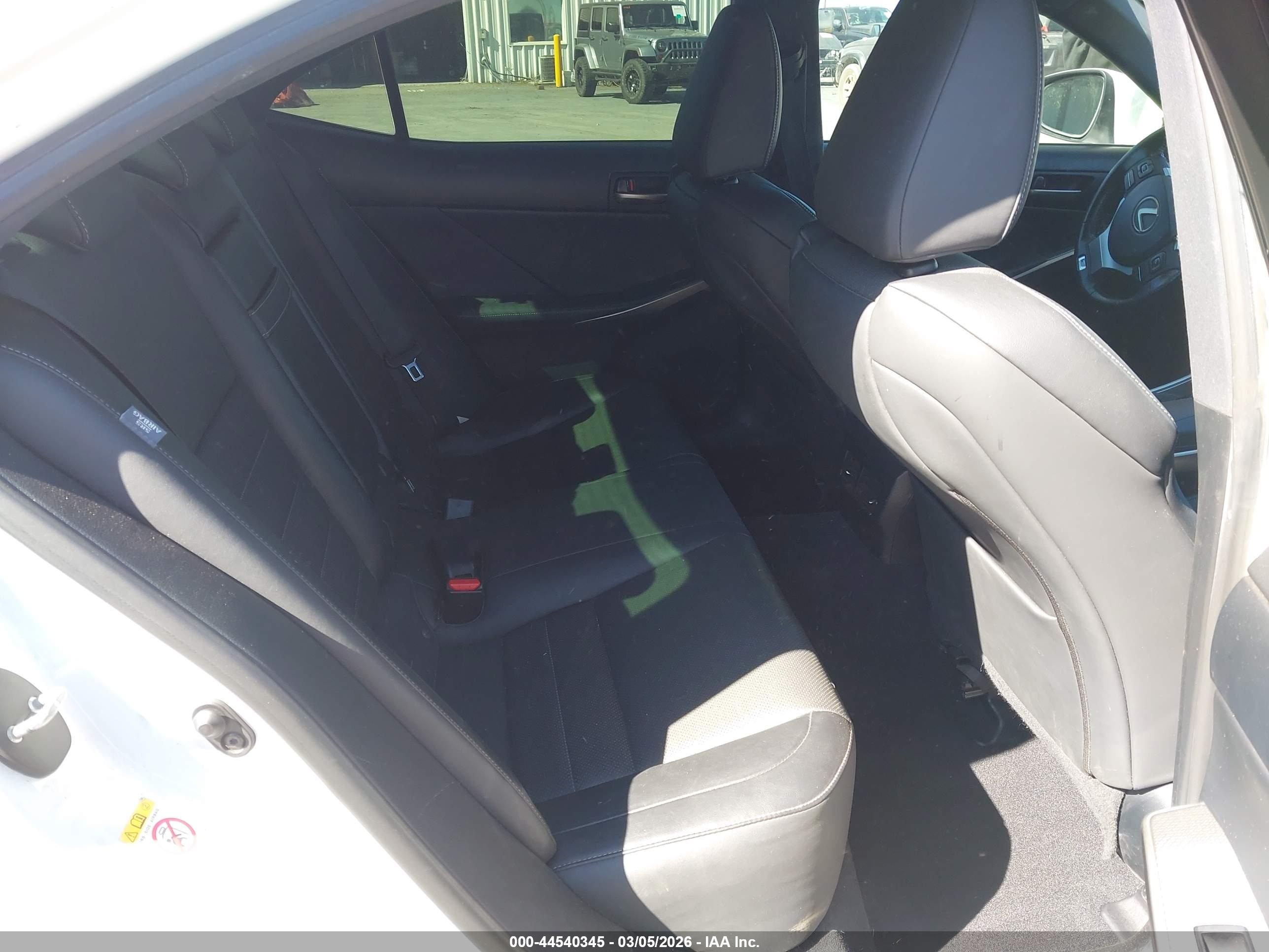 LEXUS IS image 8