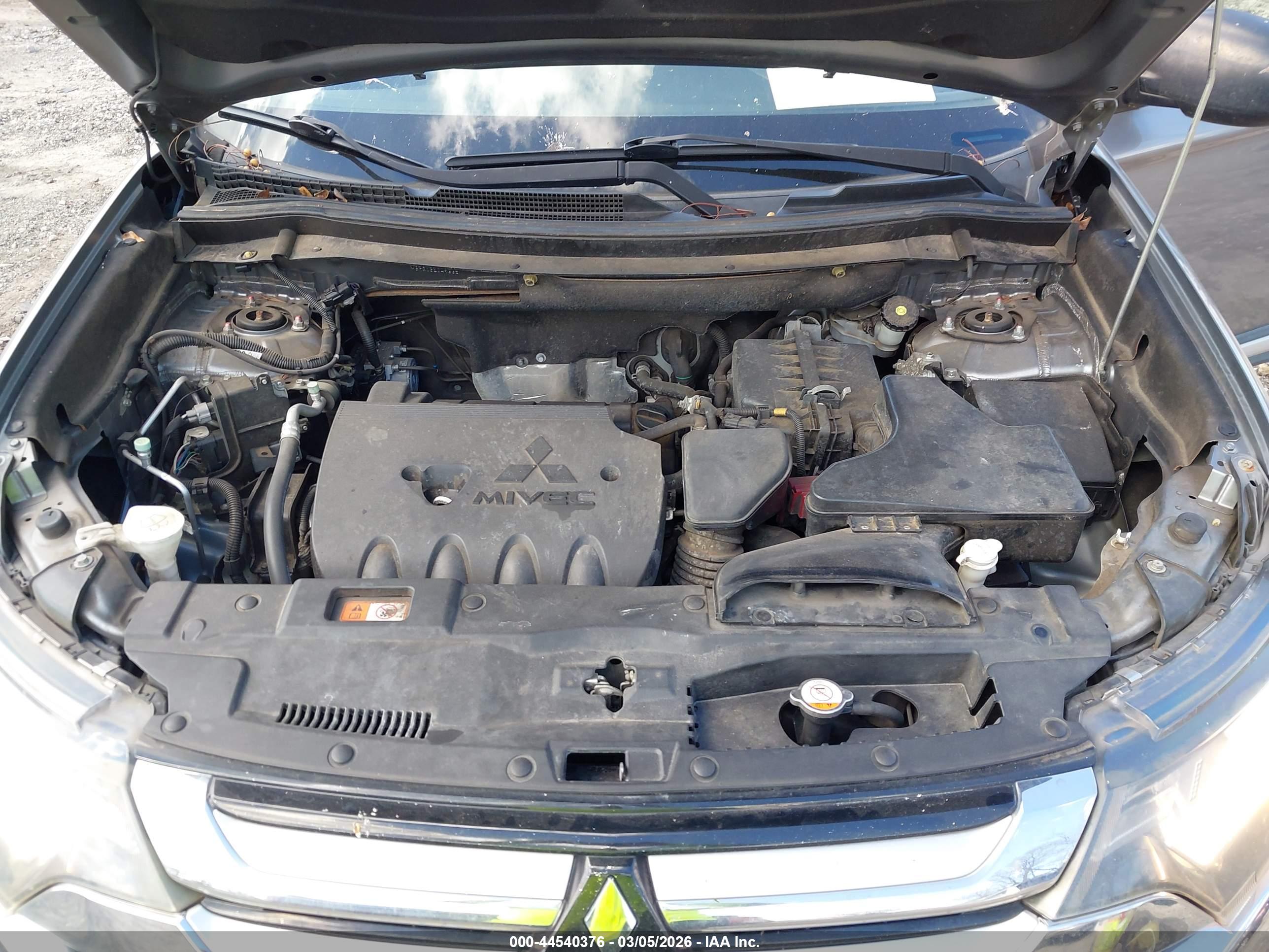 MITSUBISHI OUTLANDER image 10