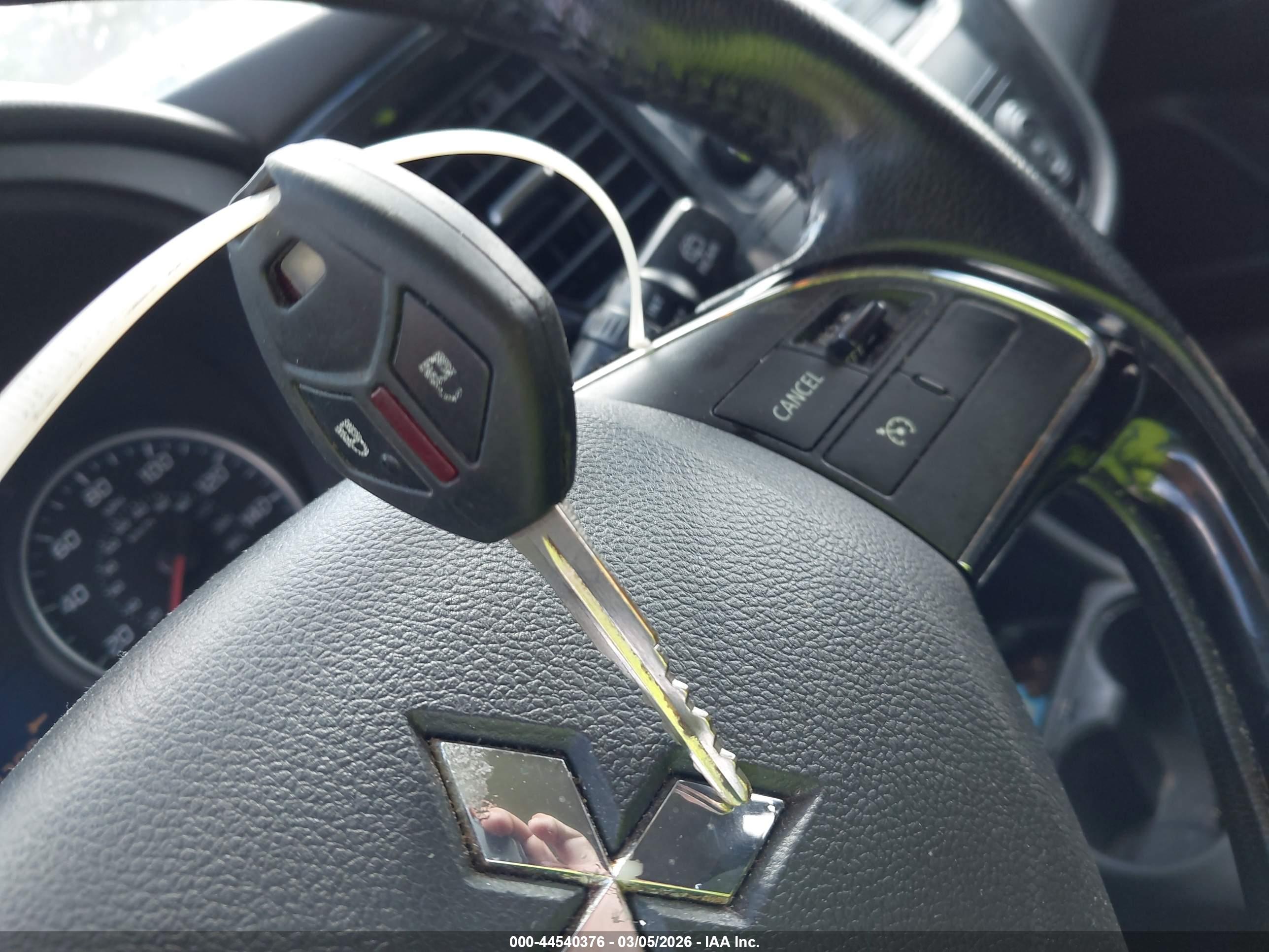 MITSUBISHI OUTLANDER image 11