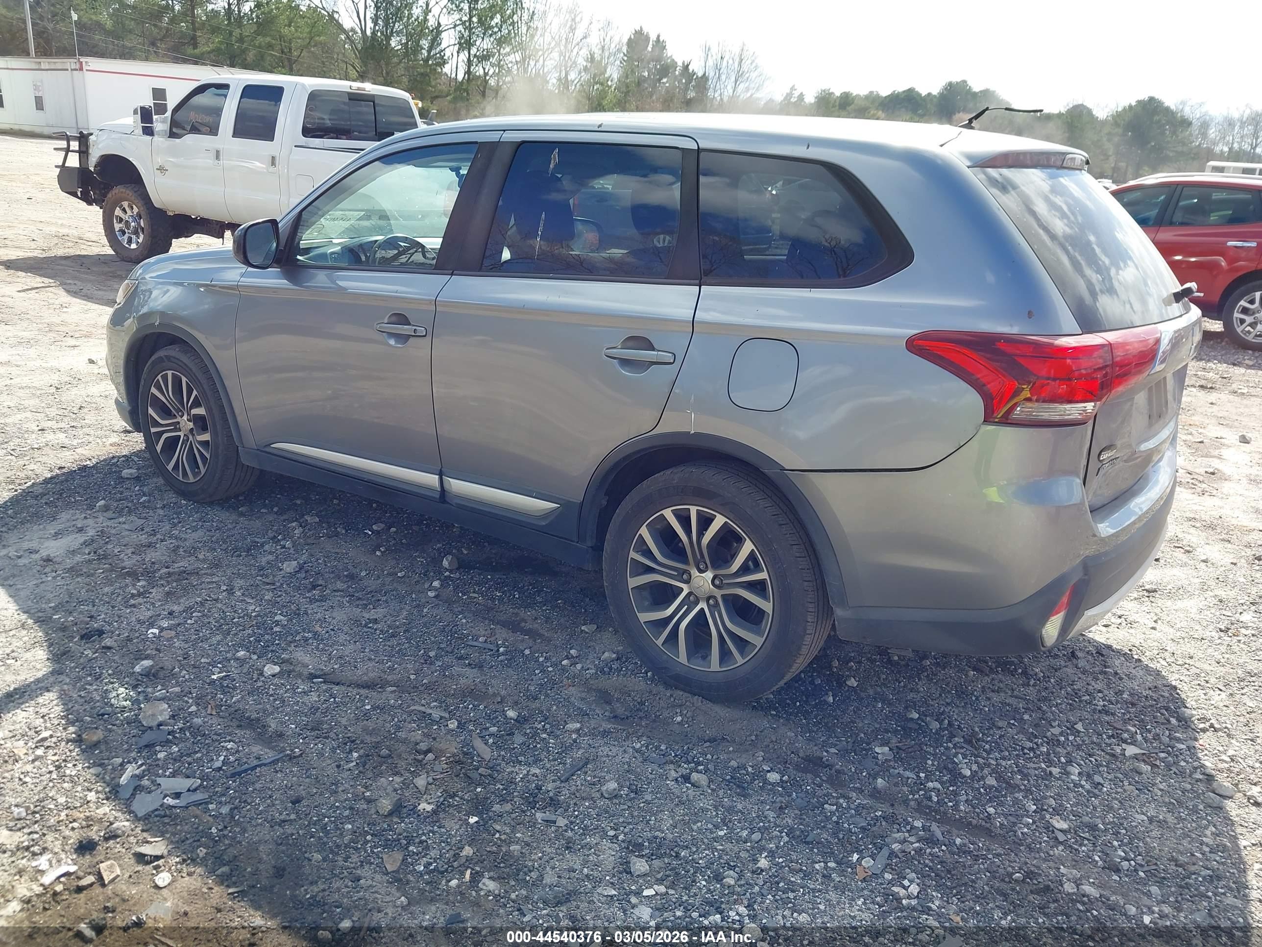 MITSUBISHI OUTLANDER image 3