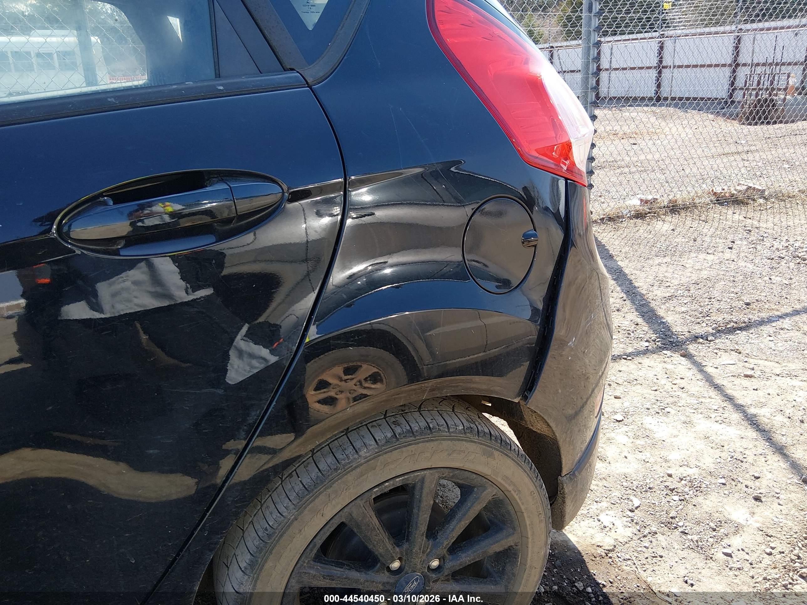FORD FIESTA image 6