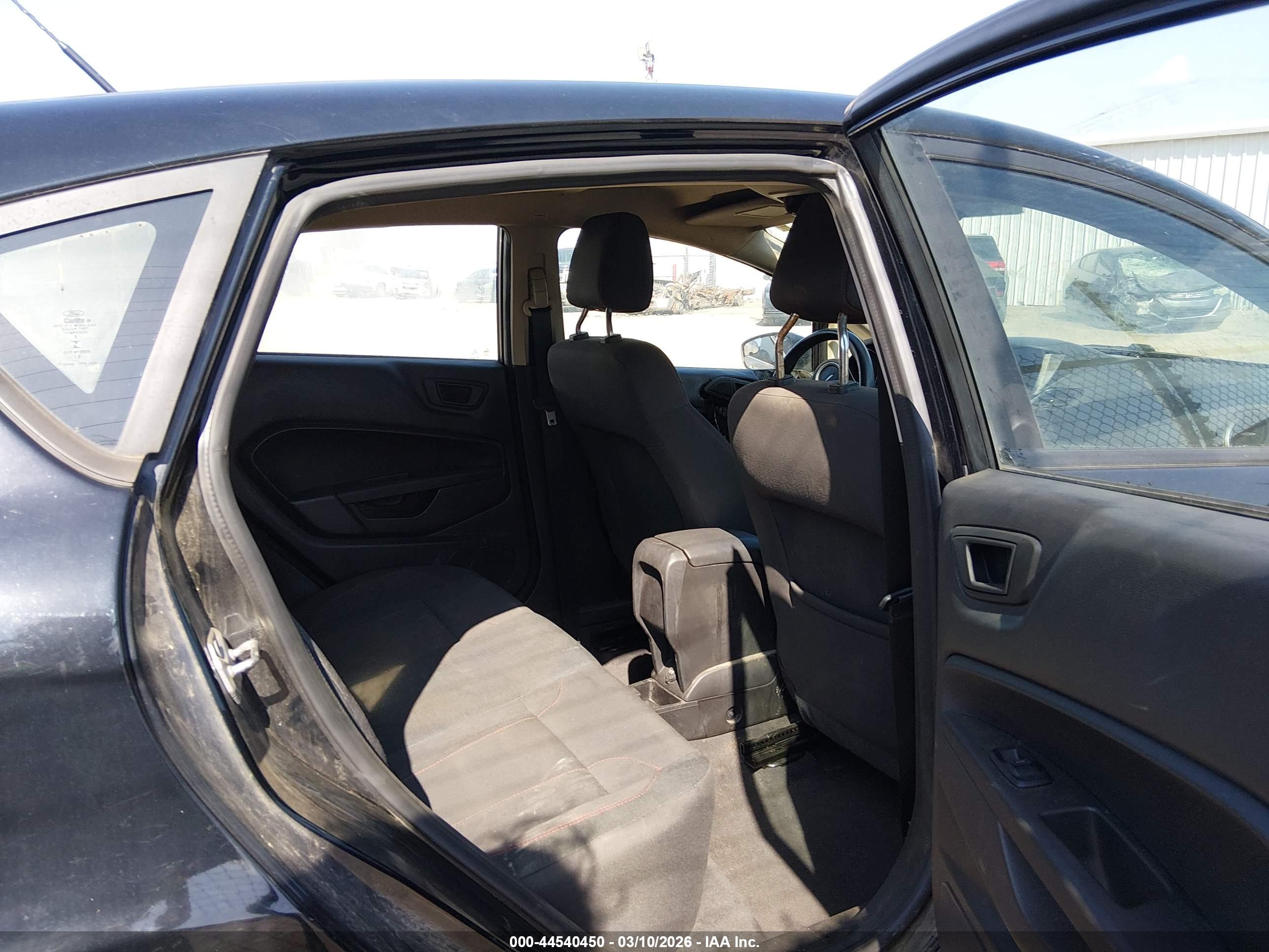 FORD FIESTA image 8