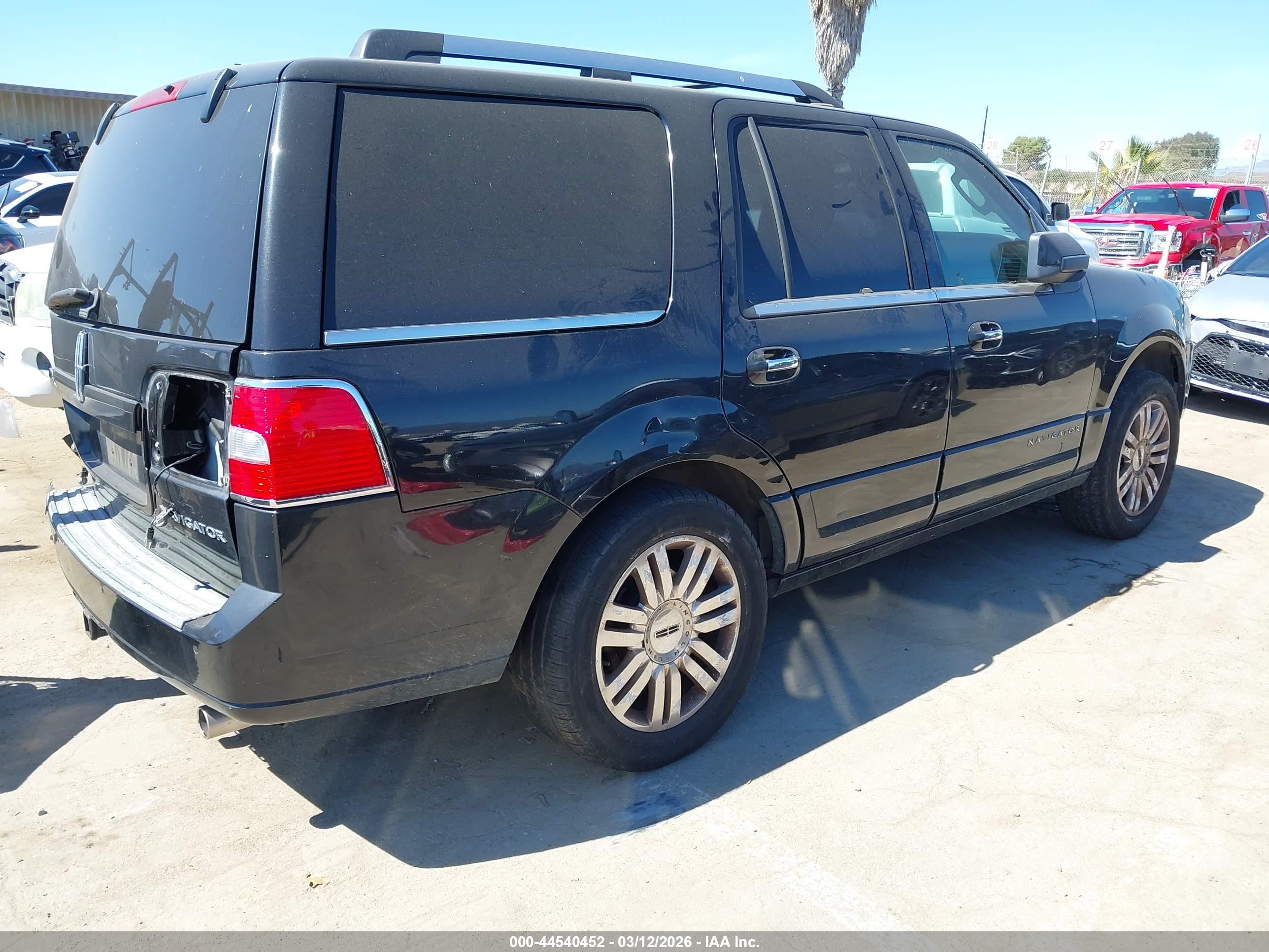 LINCOLN NAVIGATOR image 4