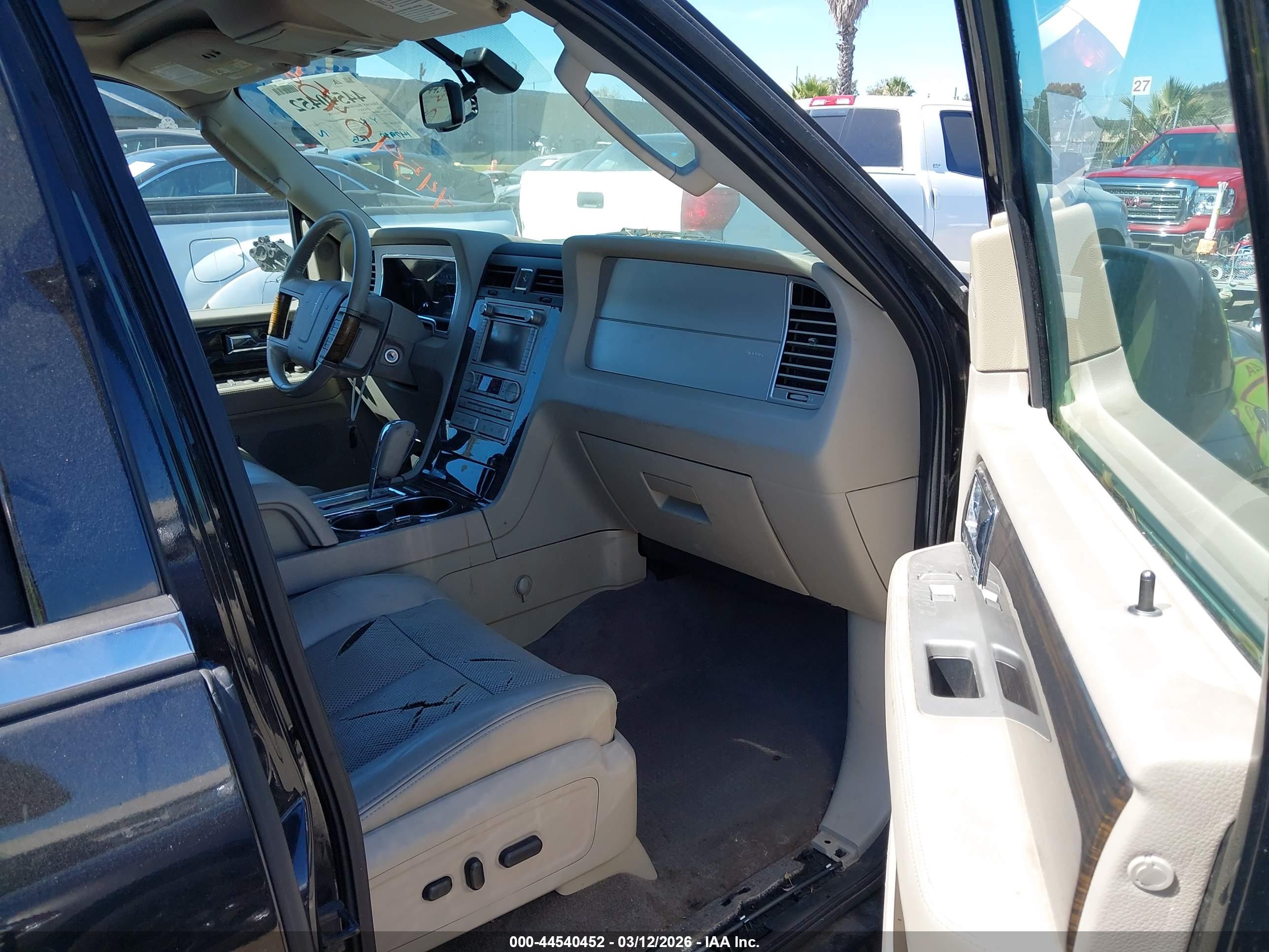 LINCOLN NAVIGATOR image 5