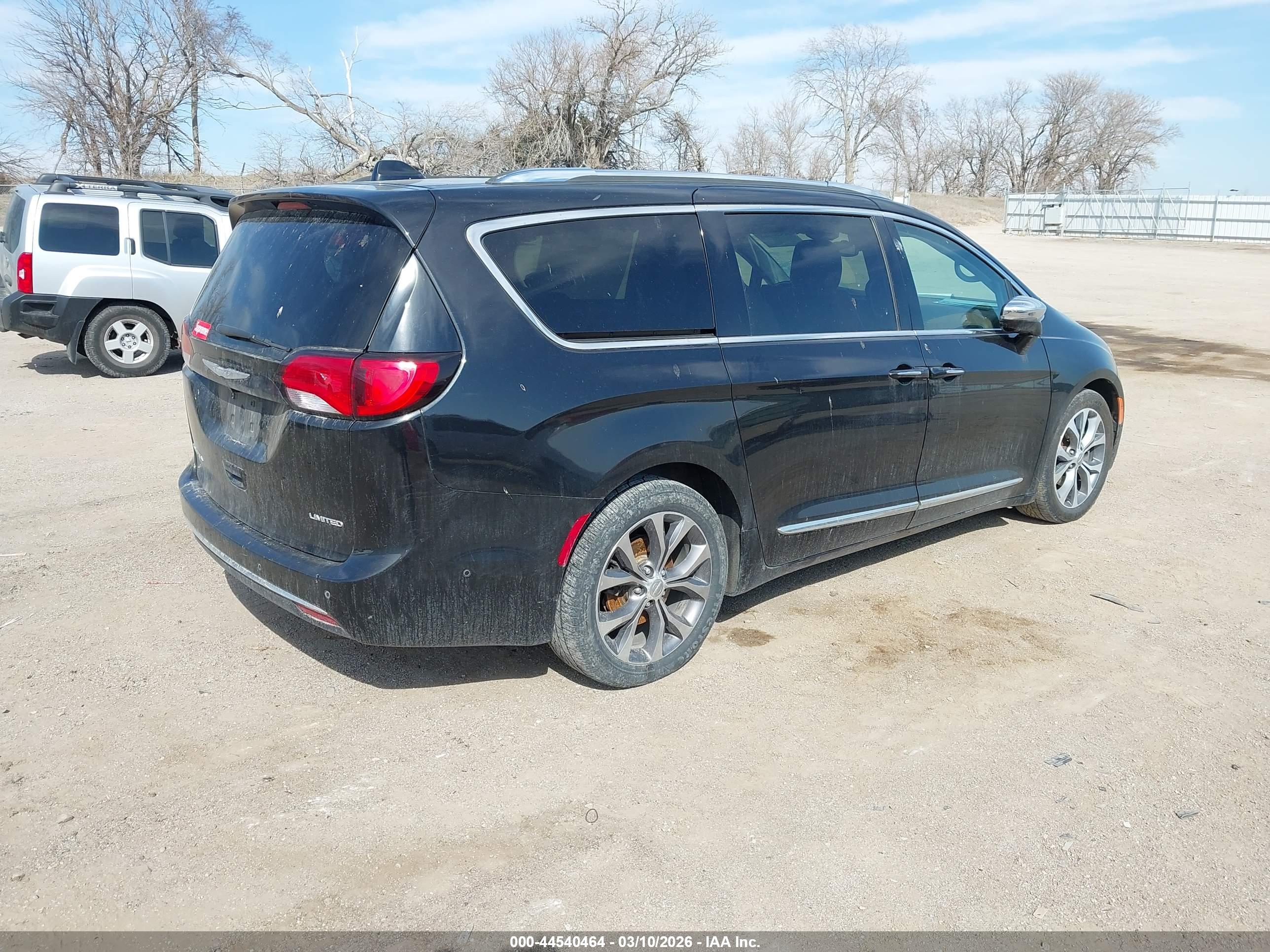 CHRYSLER PACIFICA image 4
