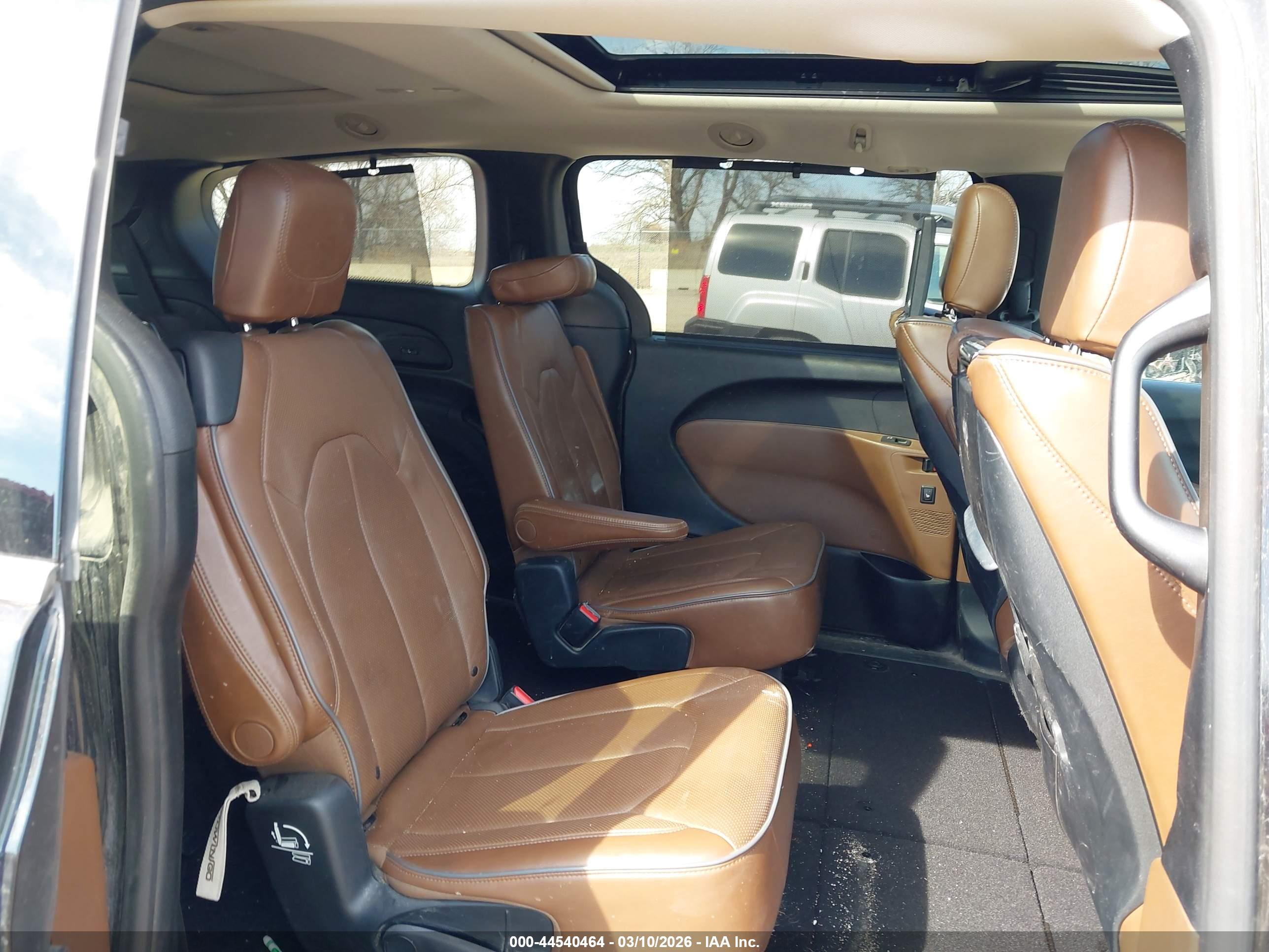 CHRYSLER PACIFICA image 8