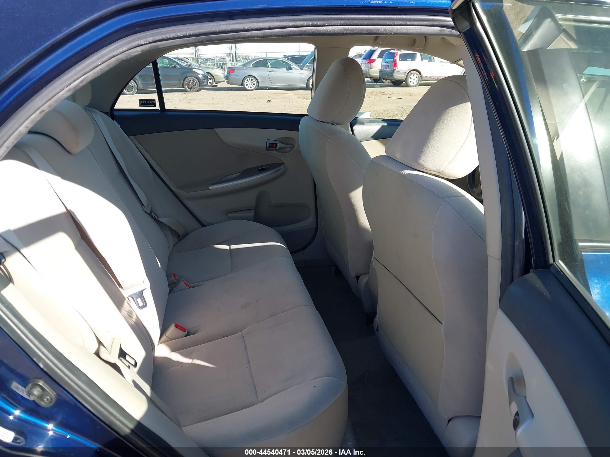 TOYOTA COROLLA image 8