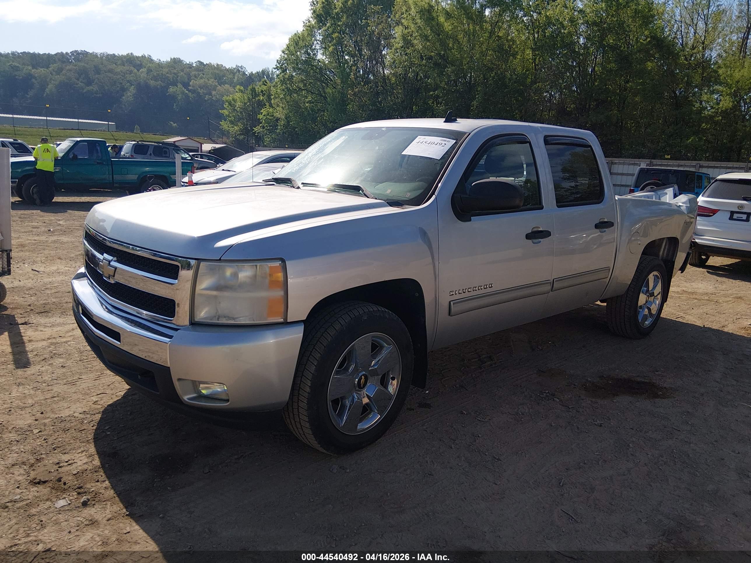 CHEVROLET SILVERADO image 2
