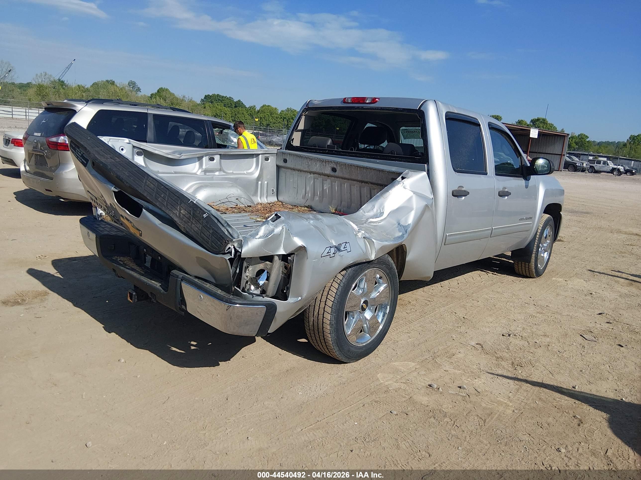 CHEVROLET SILVERADO image 4