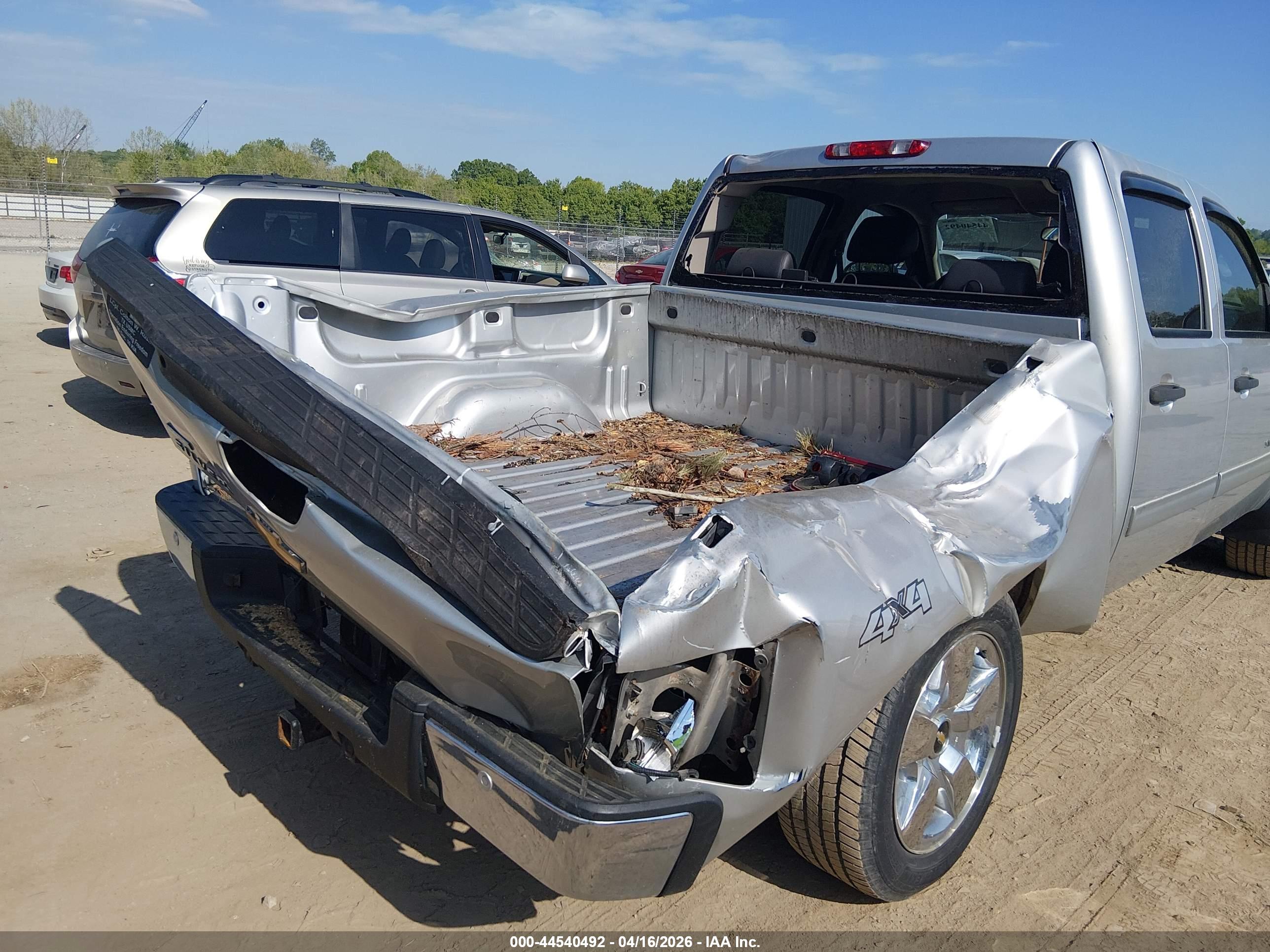 CHEVROLET SILVERADO image 6