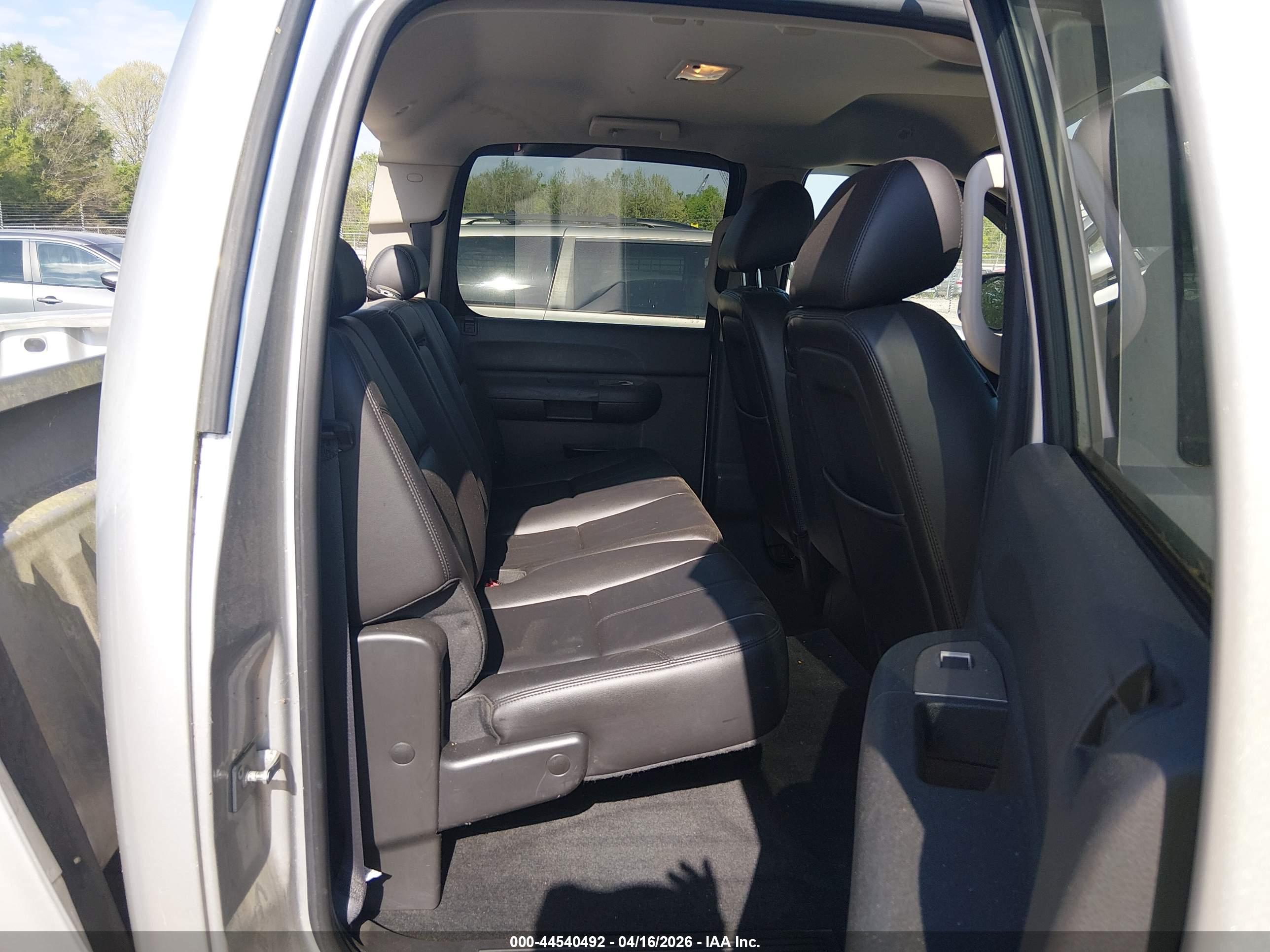 CHEVROLET SILVERADO image 8